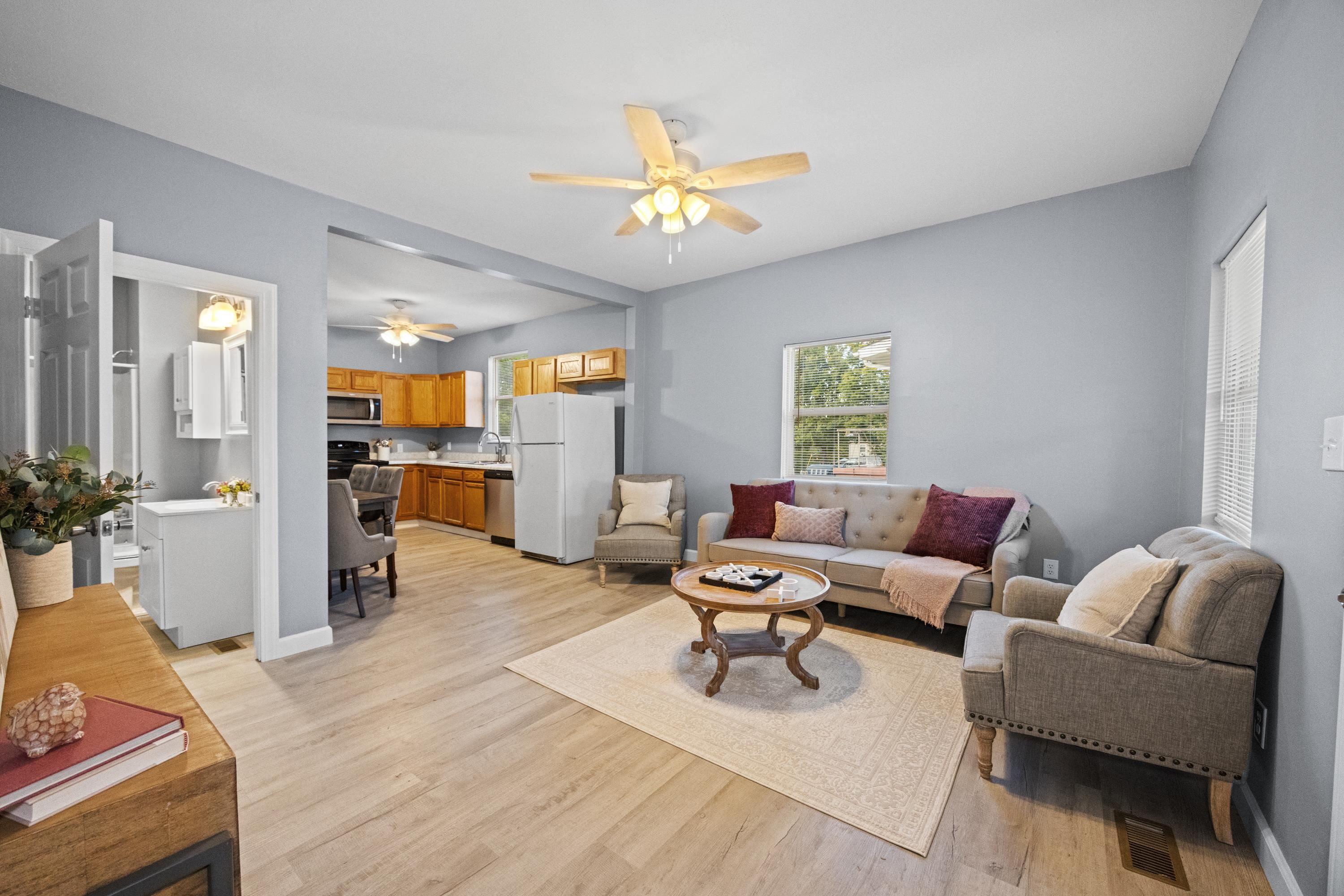 https://zimg.paragon.ice.com/ParagonImages/Property/PH/AABRKY/61369/11/0/0/826cb0e31a25d390c9ae0f1a4e3b493d/0/1f6dd0f7a79408476b00913220fade11/61369-cbed7ebd-3412-4449-b243-2cfdee770dfa.JPG