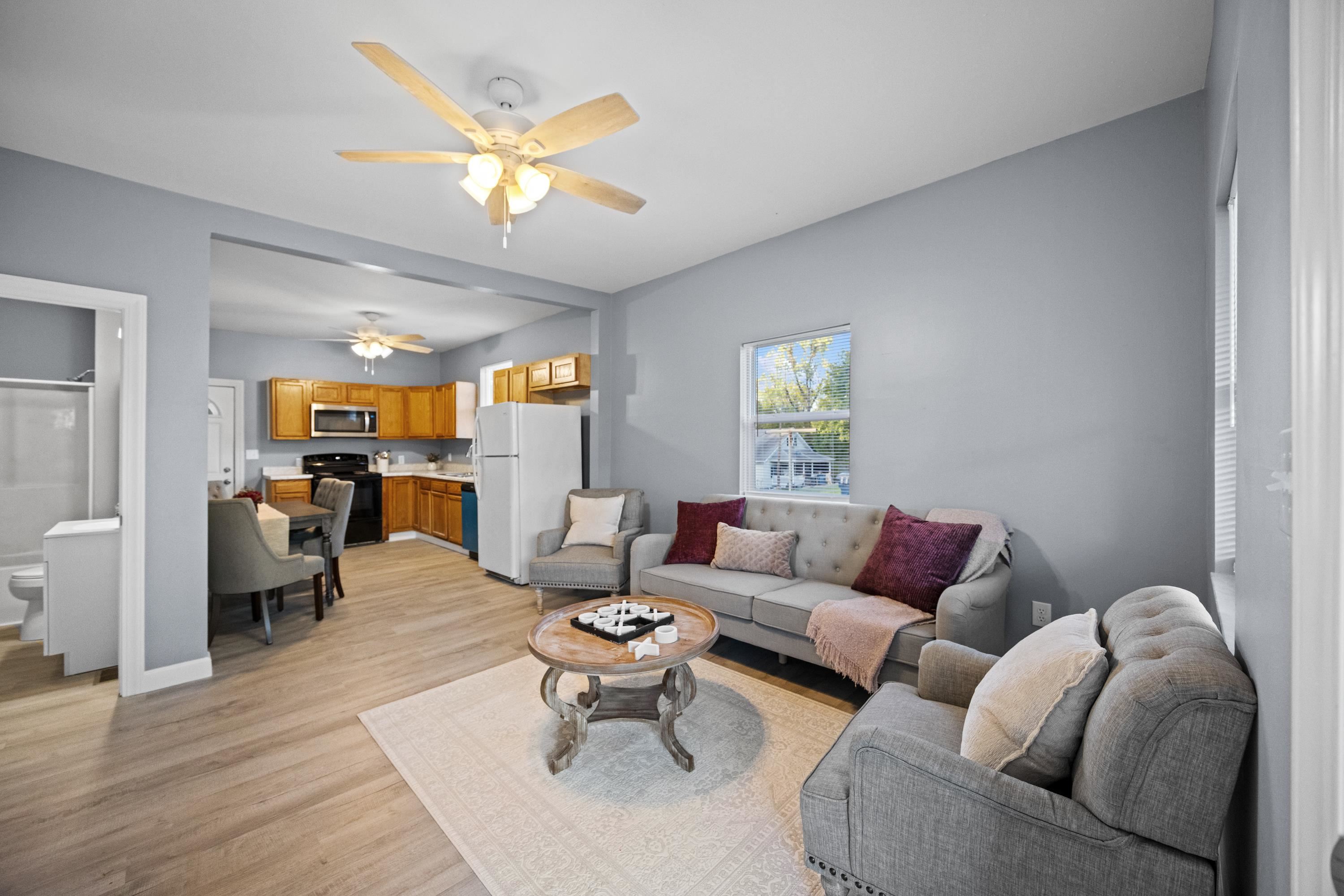 https://zimg.paragon.ice.com/ParagonImages/Property/PH/AABRKY/61369/2/0/0/98b73ae3f24031898f76d975f6afbb81/0/1f6dd0f7a79408476b00913220fade11/61369-3110c478-9be3-4c28-845d-65fec496e23d.JPG