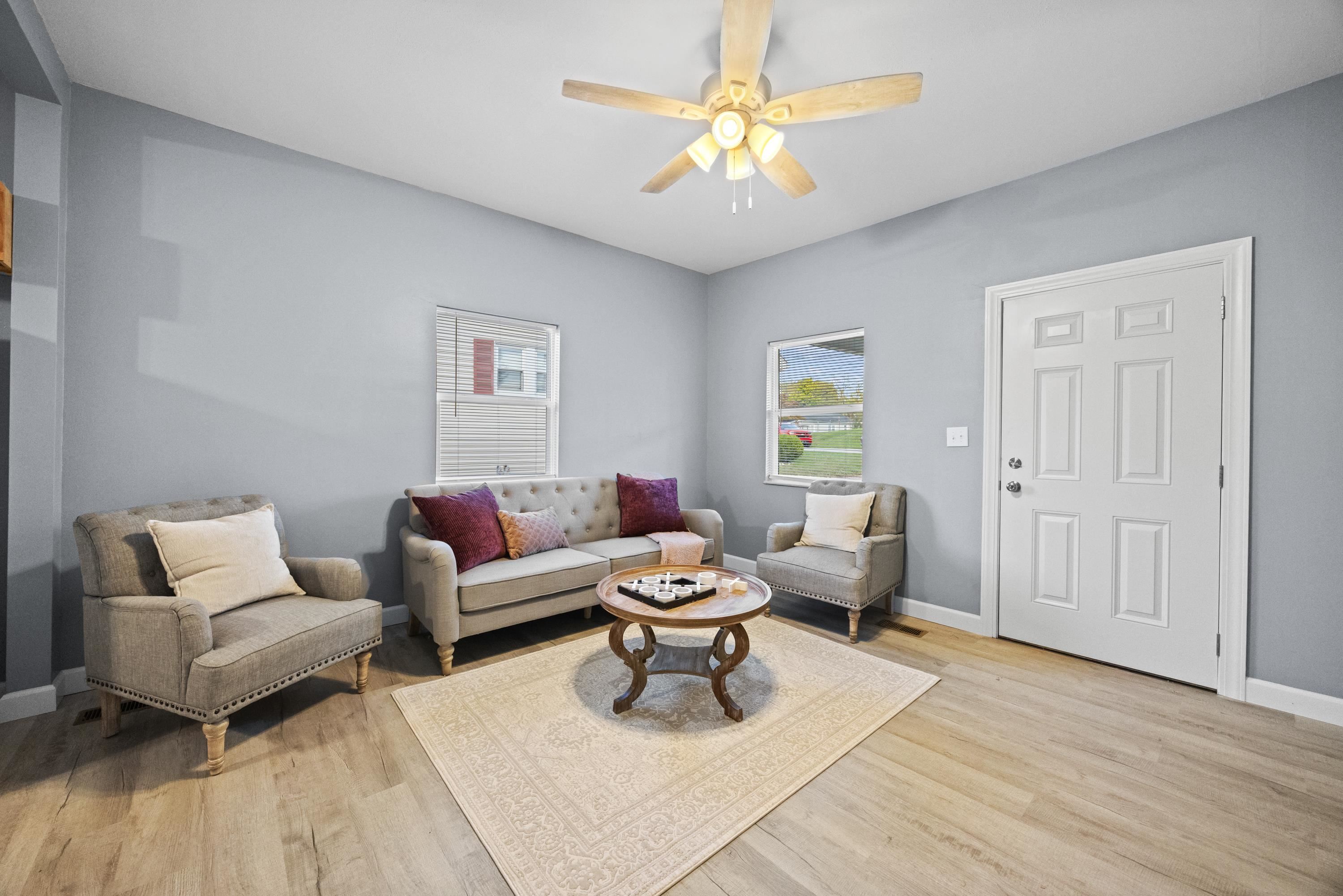 https://zimg.paragon.ice.com/ParagonImages/Property/PH/AABRKY/61369/3/0/0/0a2e42e726f0546d1a78bc8063cdbef0/0/1f6dd0f7a79408476b00913220fade11/61369-1c8414e3-3118-43d3-8fe3-593954db1c93.JPG