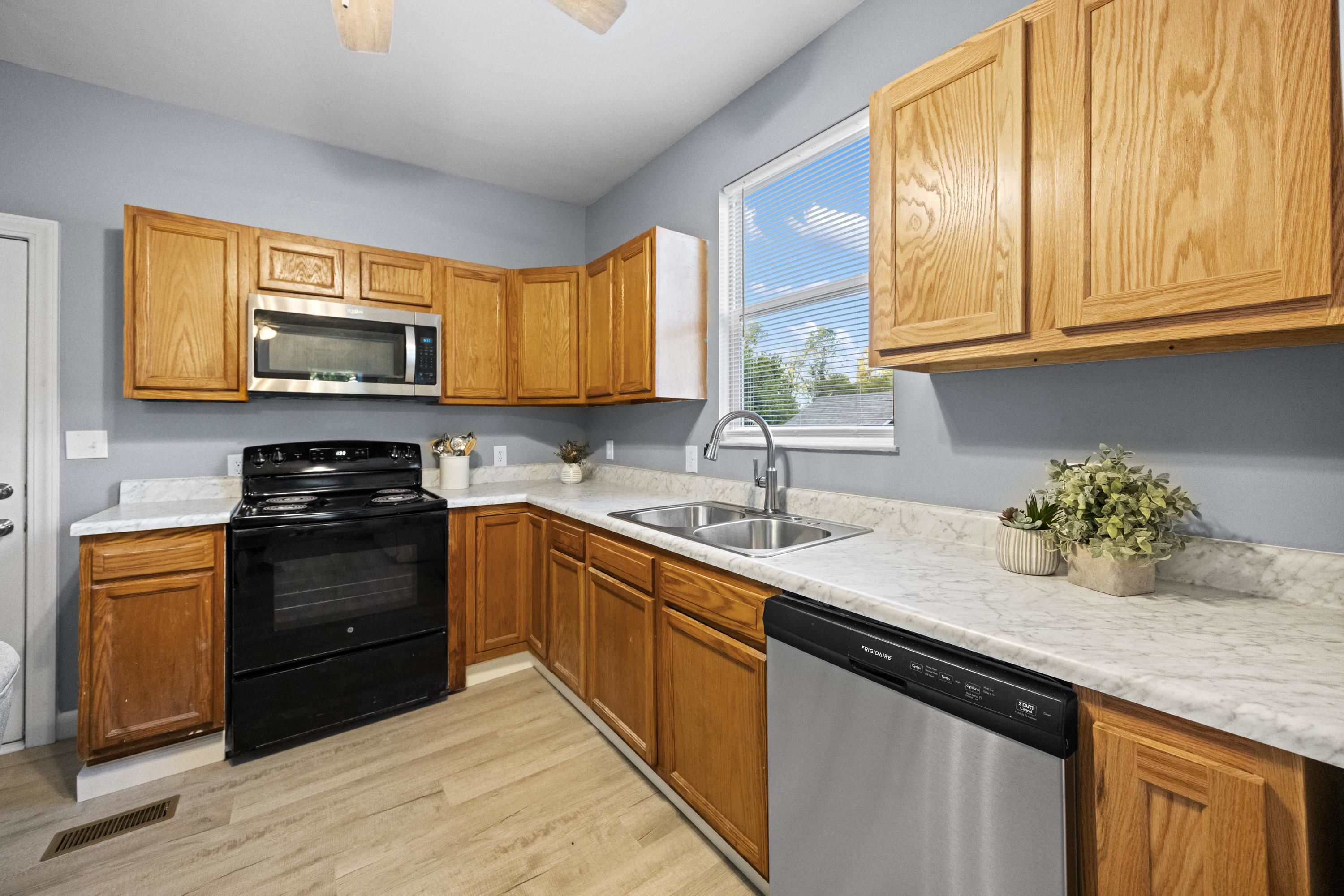 https://zimg.paragon.ice.com/ParagonImages/Property/PH/AABRKY/61369/4/0/0/bada31558e1491cdfee711aa745899c3/0/1f6dd0f7a79408476b00913220fade11/61369-9a4589db-66ed-4d54-8714-1401822d85a0.JPG