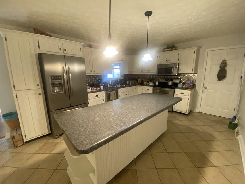 https://zimg.paragon.ice.com/ParagonImages/Property/PH/AABRKY/61370/6/0/0/7d6cb4524374873e17a1d6ffced69ae8/0/e270350497651c26e890f3d1bf19a477/61370-b2c8f377-c074-422e-968f-5225ae9a3d3d.JPG