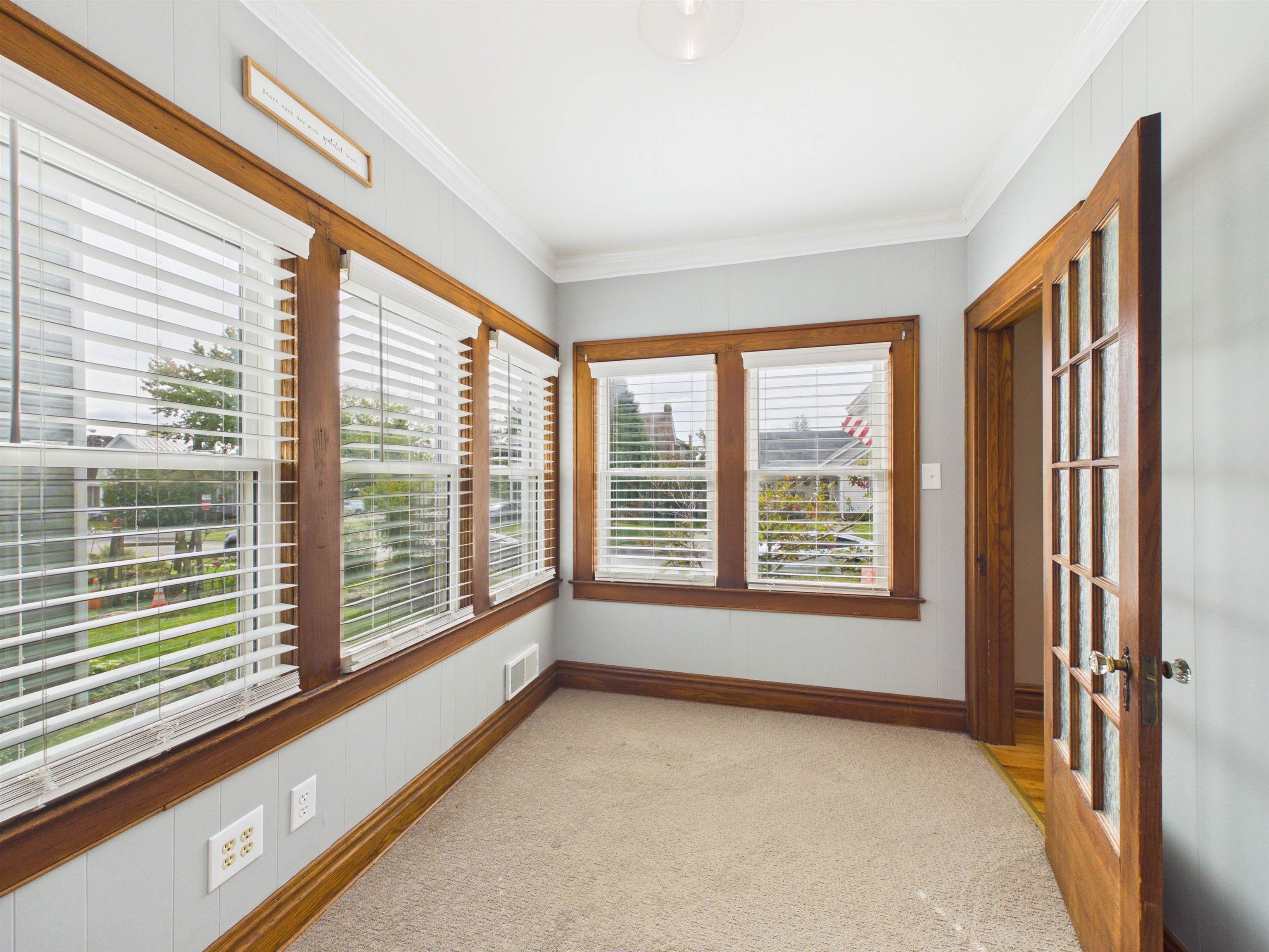 https://zimg.paragon.ice.com/ParagonImages/Property/PH/AABRKY/61374/1/0/0/fbccfbc85ff1f70a57861397595a6807/0/e931e37d86ac37c6855f52a7a94f771d/61374-63f7d1e2-3c8b-4f16-a610-ebb9df9ffdec.JPG