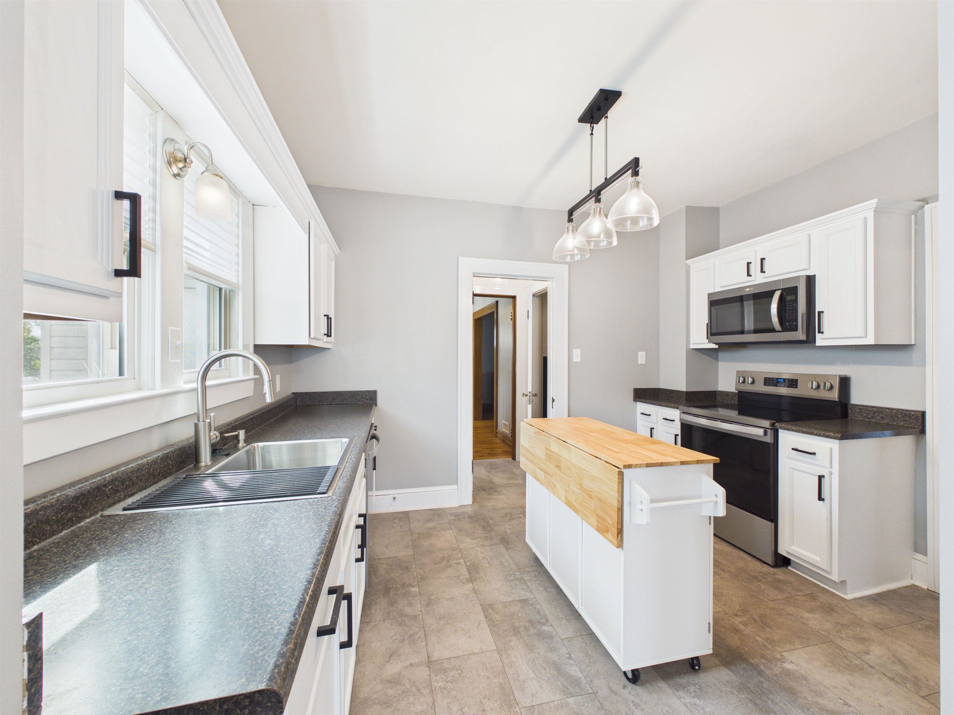 https://zimg.paragon.ice.com/ParagonImages/Property/PH/AABRKY/61374/12/0/0/ef3ddcc6cd59131cbc5bdf150eea50ad/0/e931e37d86ac37c6855f52a7a94f771d/61374-6548e5c6-05da-4823-92c8-e95060a3493c.JPG