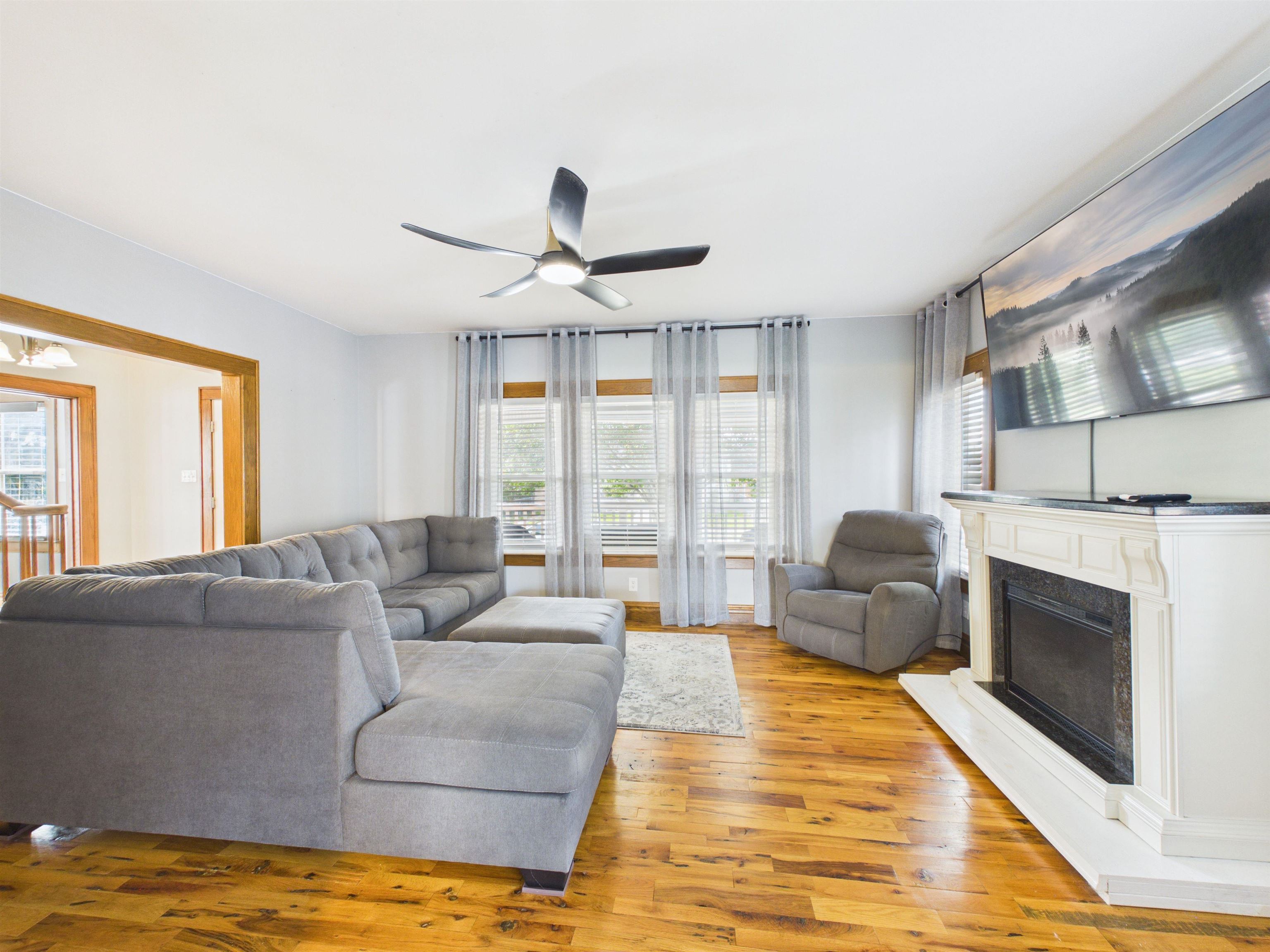 https://zimg.paragon.ice.com/ParagonImages/Property/PH/AABRKY/61374/7/0/0/2979d4c1756d90645f561852df8b6b13/0/e931e37d86ac37c6855f52a7a94f771d/61374-5b1785b9-2a79-4189-a29c-de9bd9b3658b.JPG