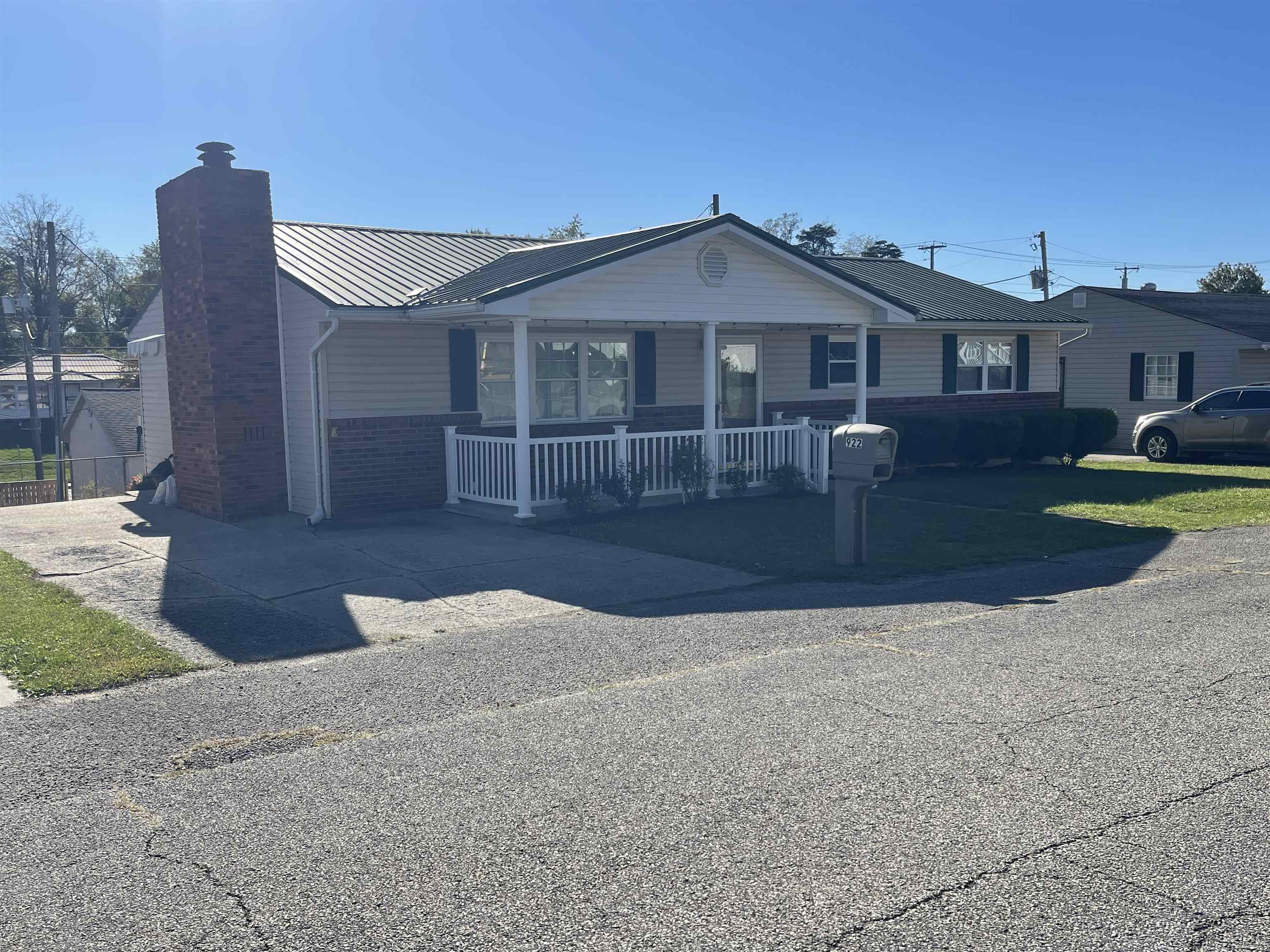 https://zimg.paragon.ice.com/ParagonImages/Property/PH/AABRKY/61376/1/0/0/fadea64b75ec930c215ed5cb9ce512d2/0/ec5f4ccba7c43fe38e05387b58e0fda1/61376-b73f0588-e842-45b6-9c5d-ecffc7731e68.JPG