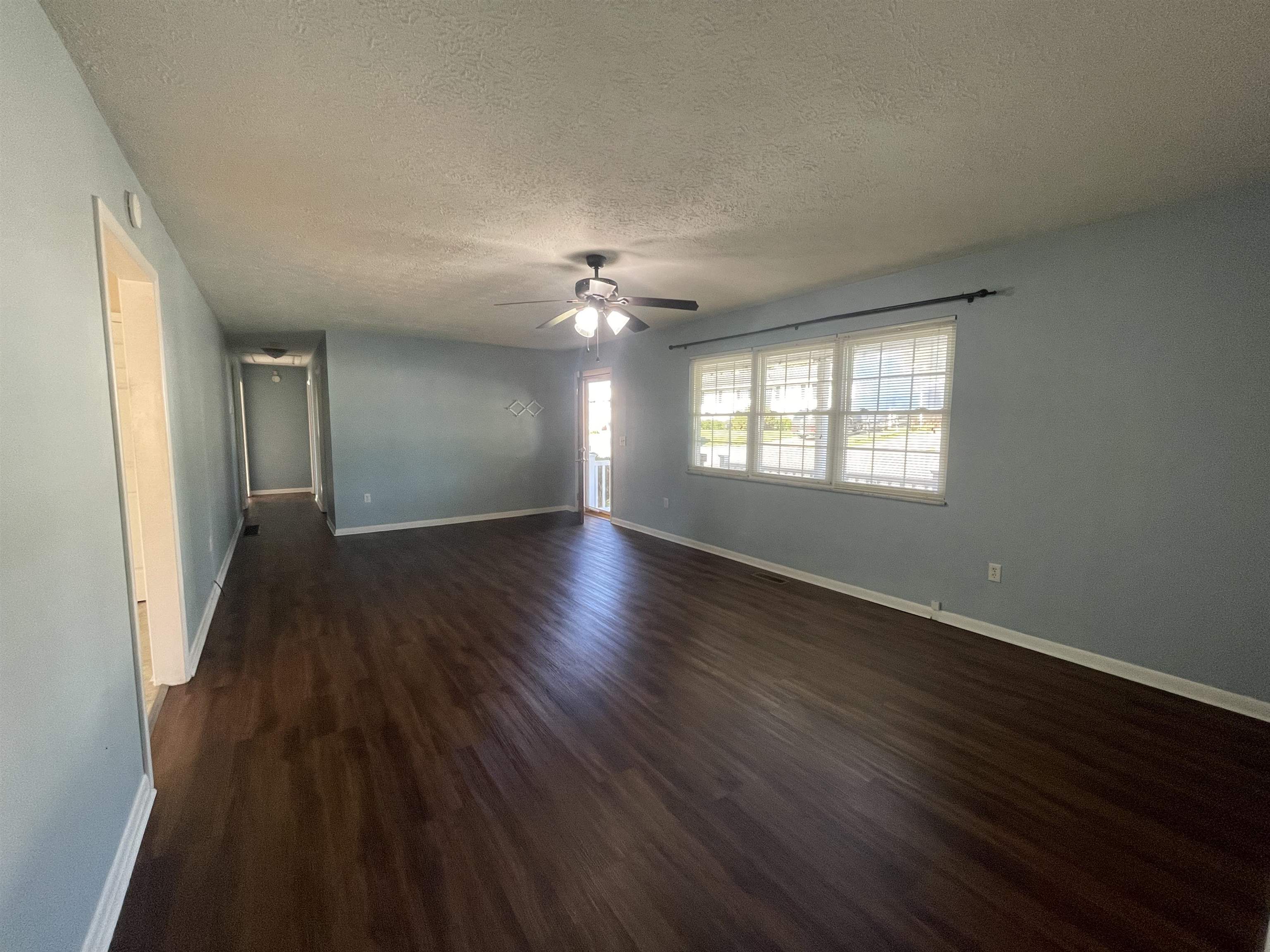 https://zimg.paragon.ice.com/ParagonImages/Property/PH/AABRKY/61376/11/0/0/69f2892a971b739fc8f6409372604be5/0/ec5f4ccba7c43fe38e05387b58e0fda1/61376-76de84ff-af8e-4397-843a-938852613d38.JPG