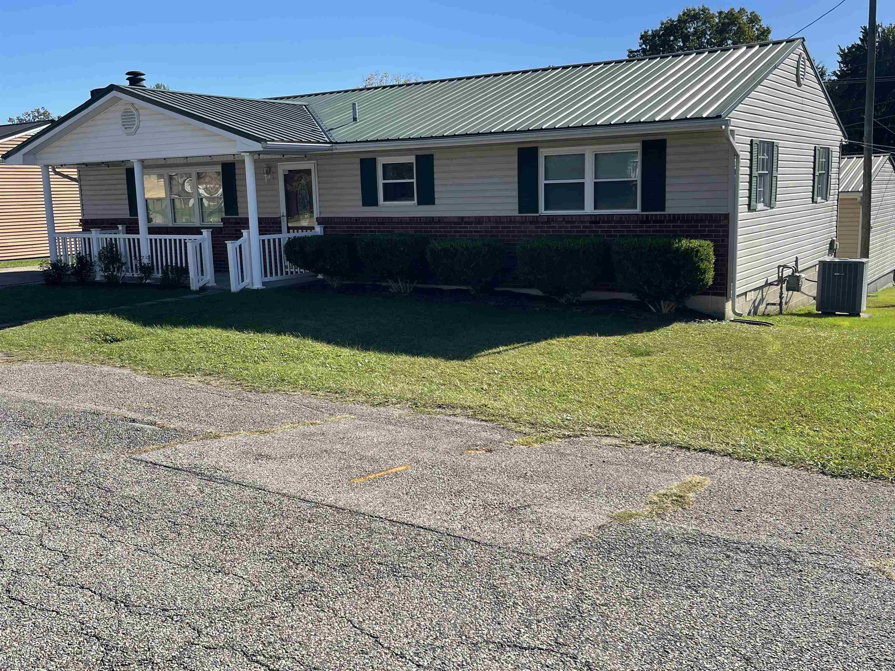 https://zimg.paragon.ice.com/ParagonImages/Property/PH/AABRKY/61376/2/0/0/7953d62767b072f3ba4eab1721b948d6/0/ec5f4ccba7c43fe38e05387b58e0fda1/61376-de423985-fda2-4712-86a8-99d9fb62685c.JPG