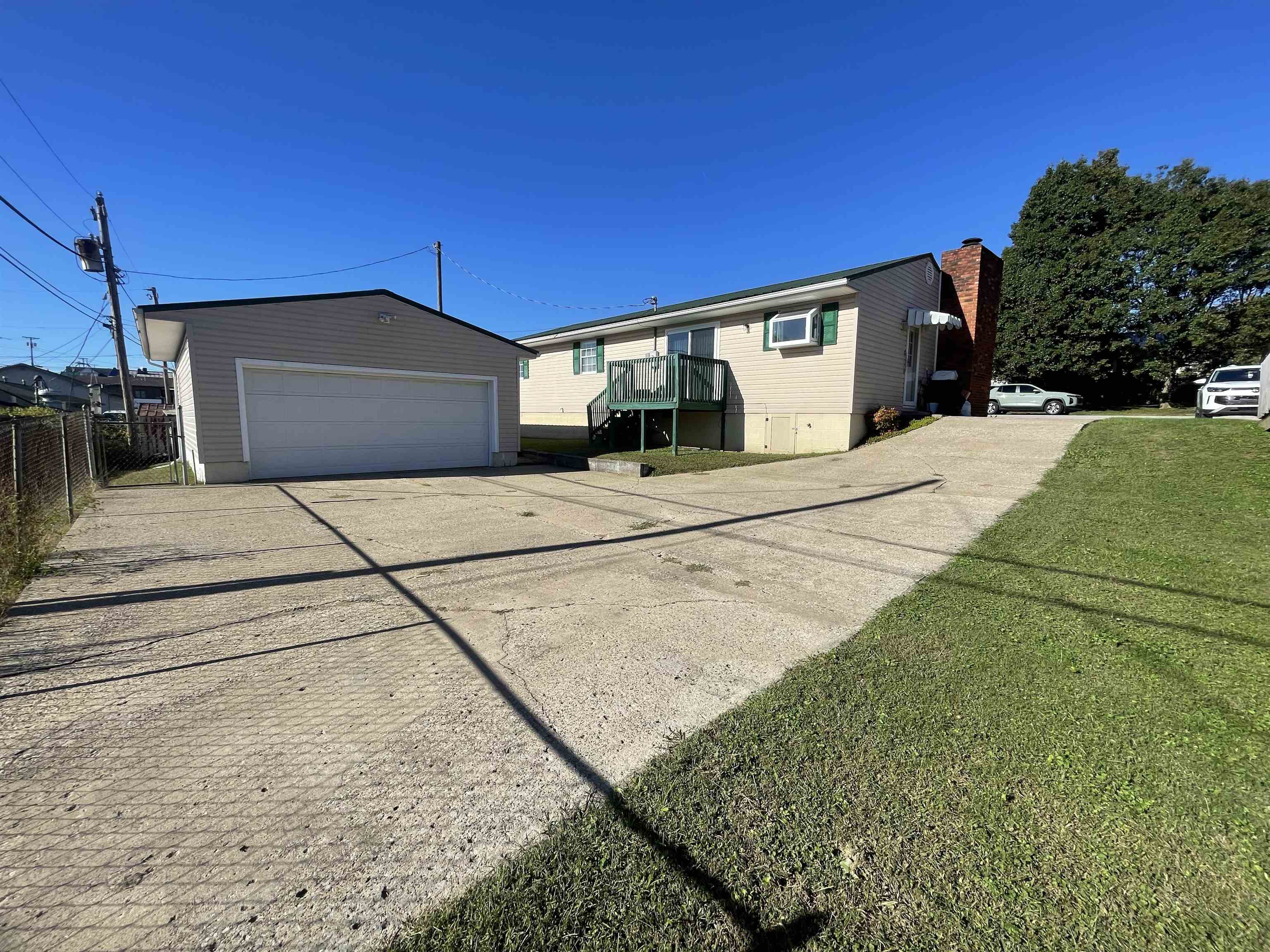 https://zimg.paragon.ice.com/ParagonImages/Property/PH/AABRKY/61376/5/0/0/21fb44a5caea2ba4b18cf5b518566047/0/ec5f4ccba7c43fe38e05387b58e0fda1/61376-edd79941-1eba-4162-9228-b18de7d8a38c.JPG