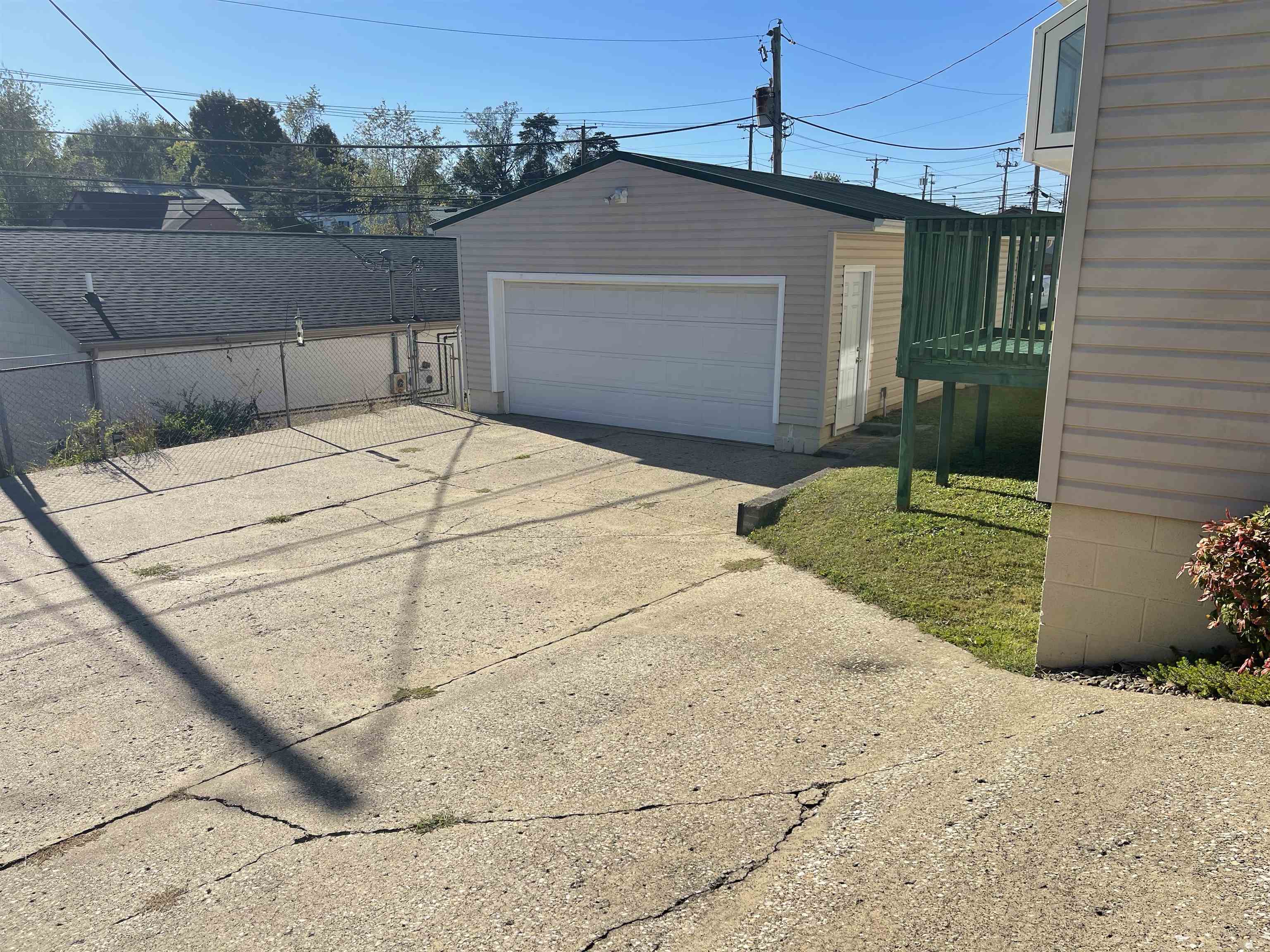 https://zimg.paragon.ice.com/ParagonImages/Property/PH/AABRKY/61376/6/0/0/6f158f73038ca94ef518b0f9a33ccc19/0/ec5f4ccba7c43fe38e05387b58e0fda1/61376-4a33133c-b4d6-452f-914c-092971ad5c68.JPG