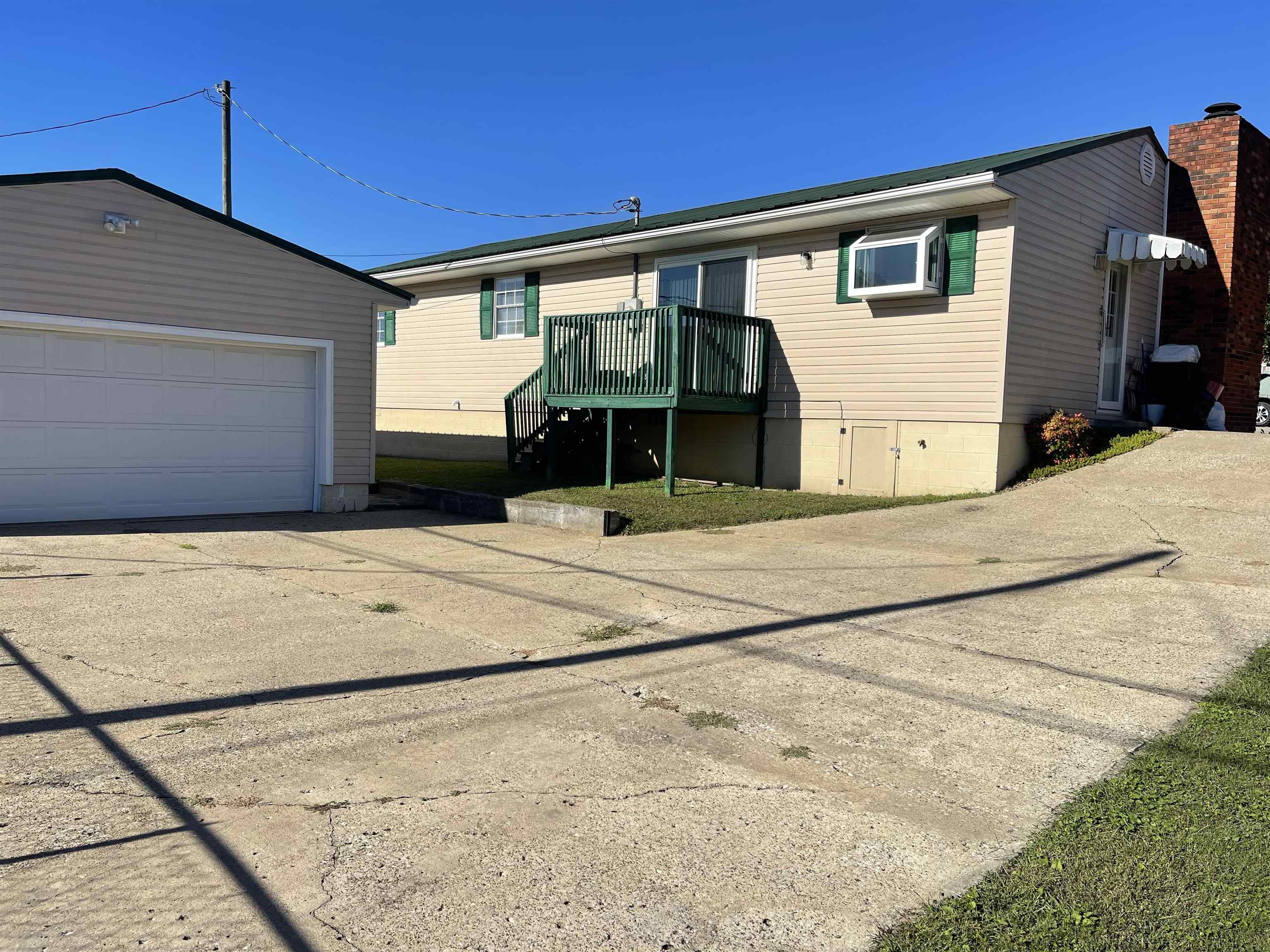 https://zimg.paragon.ice.com/ParagonImages/Property/PH/AABRKY/61376/7/0/0/da44f84601b2944d5f0ca7514bada5ea/0/ec5f4ccba7c43fe38e05387b58e0fda1/61376-088ef3ac-e422-4de7-bc9a-812f170d5521.JPG