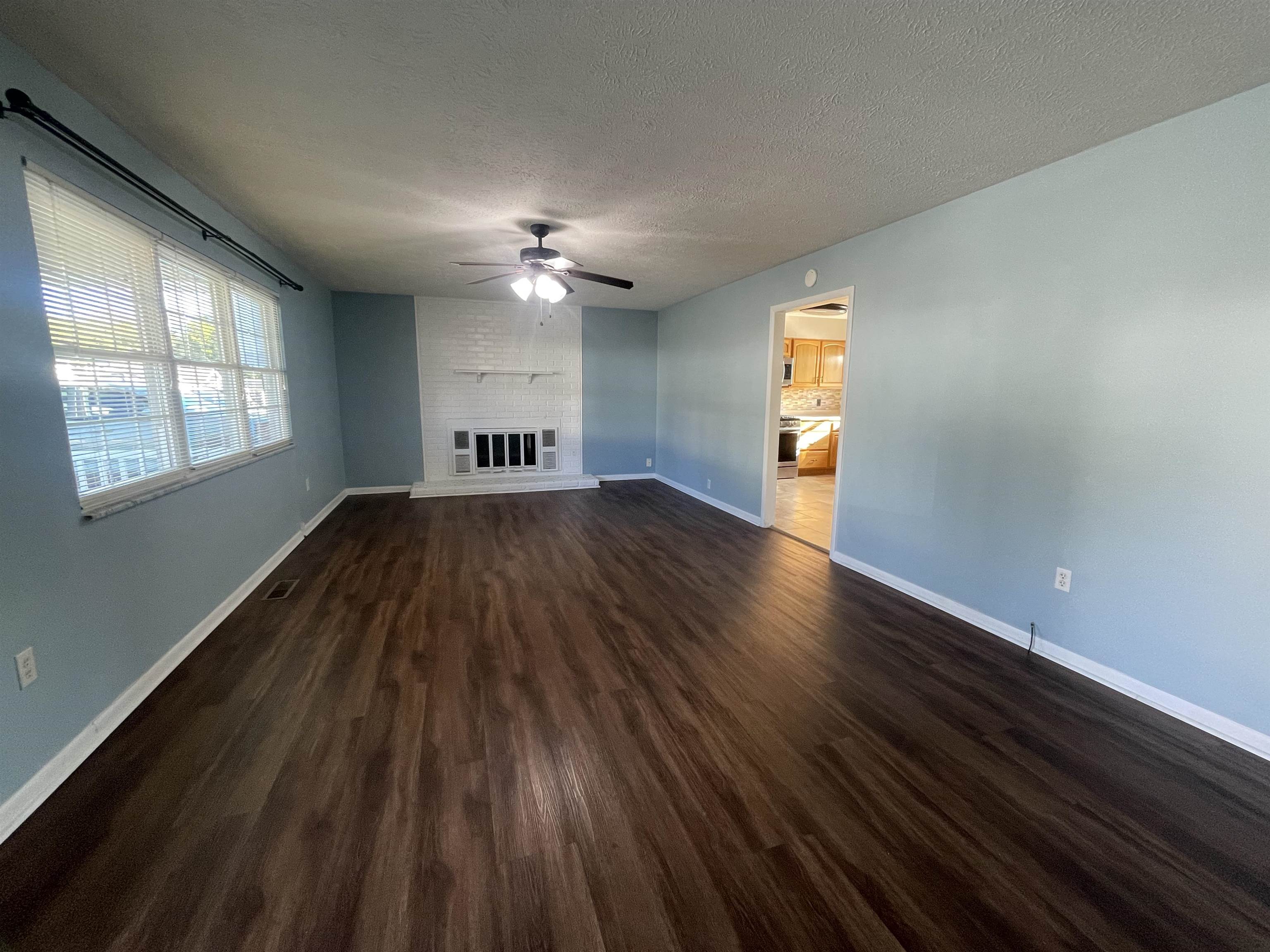 https://zimg.paragon.ice.com/ParagonImages/Property/PH/AABRKY/61376/9/0/0/c38448c1d140172a204082b44fbc8981/0/ec5f4ccba7c43fe38e05387b58e0fda1/61376-8b0c9809-1187-4837-af65-e2e5ce40334d.JPG