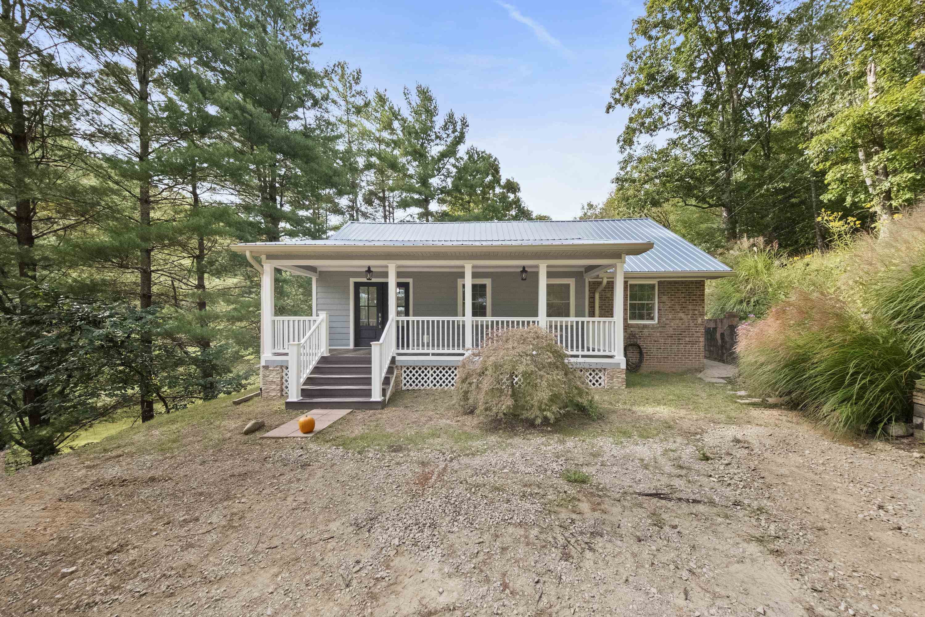 https://zimg.paragon.ice.com/ParagonImages/Property/PH/AABRKY/61382/1/0/0/70be3a2196f283f382c9e17514b9e850/0/d5fb18cd9e62f9a6c52f246368c8189a/61382-86e41696-6042-4f1f-bbd3-c704ce97466c.JPG