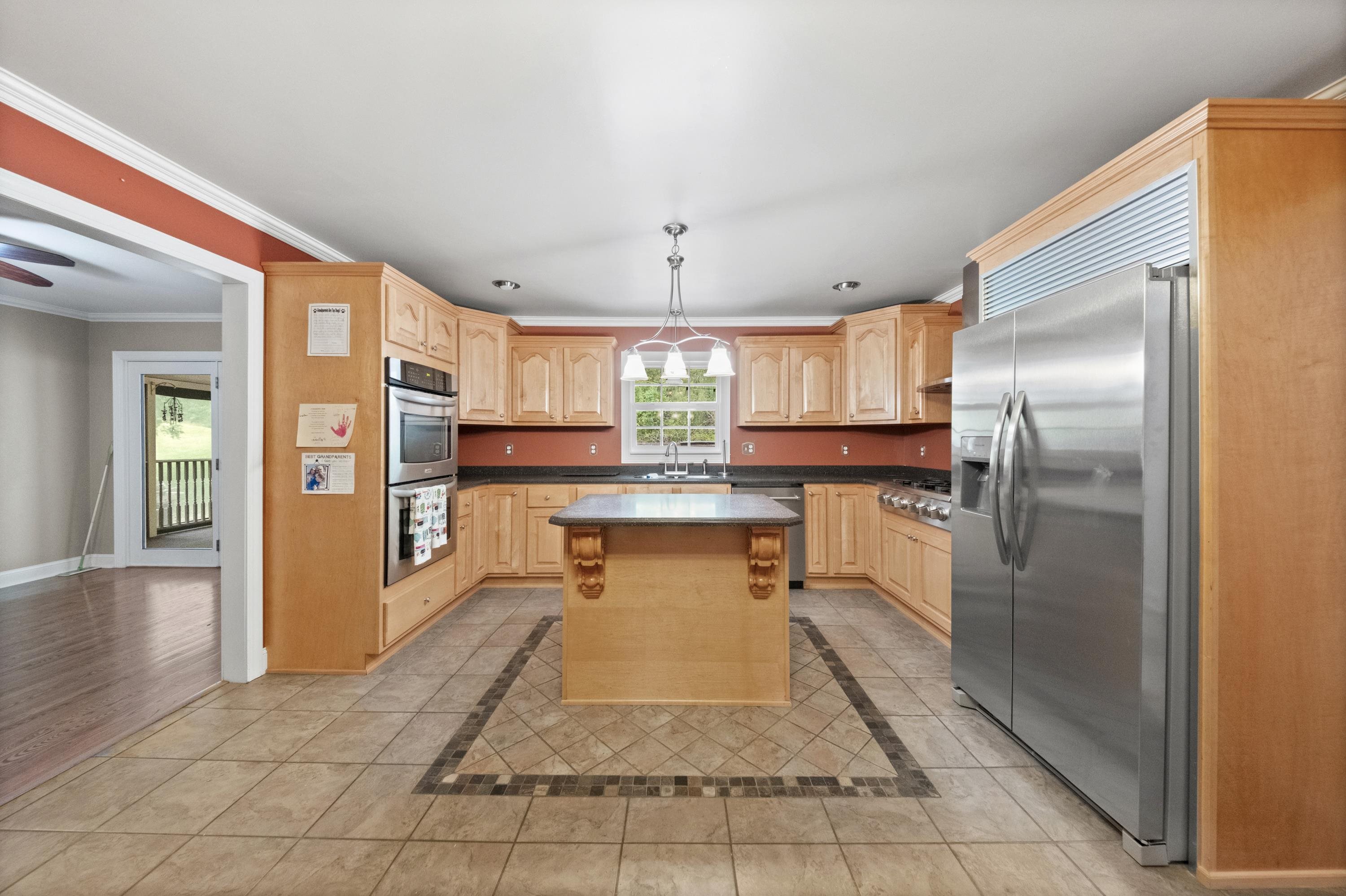 https://zimg.paragon.ice.com/ParagonImages/Property/PH/AABRKY/61382/10/0/0/80c7894d61f2443d8bd9f6c89952da90/0/d5fb18cd9e62f9a6c52f246368c8189a/61382-7e069f4a-855a-4a10-a820-8acd76f912ec.JPG