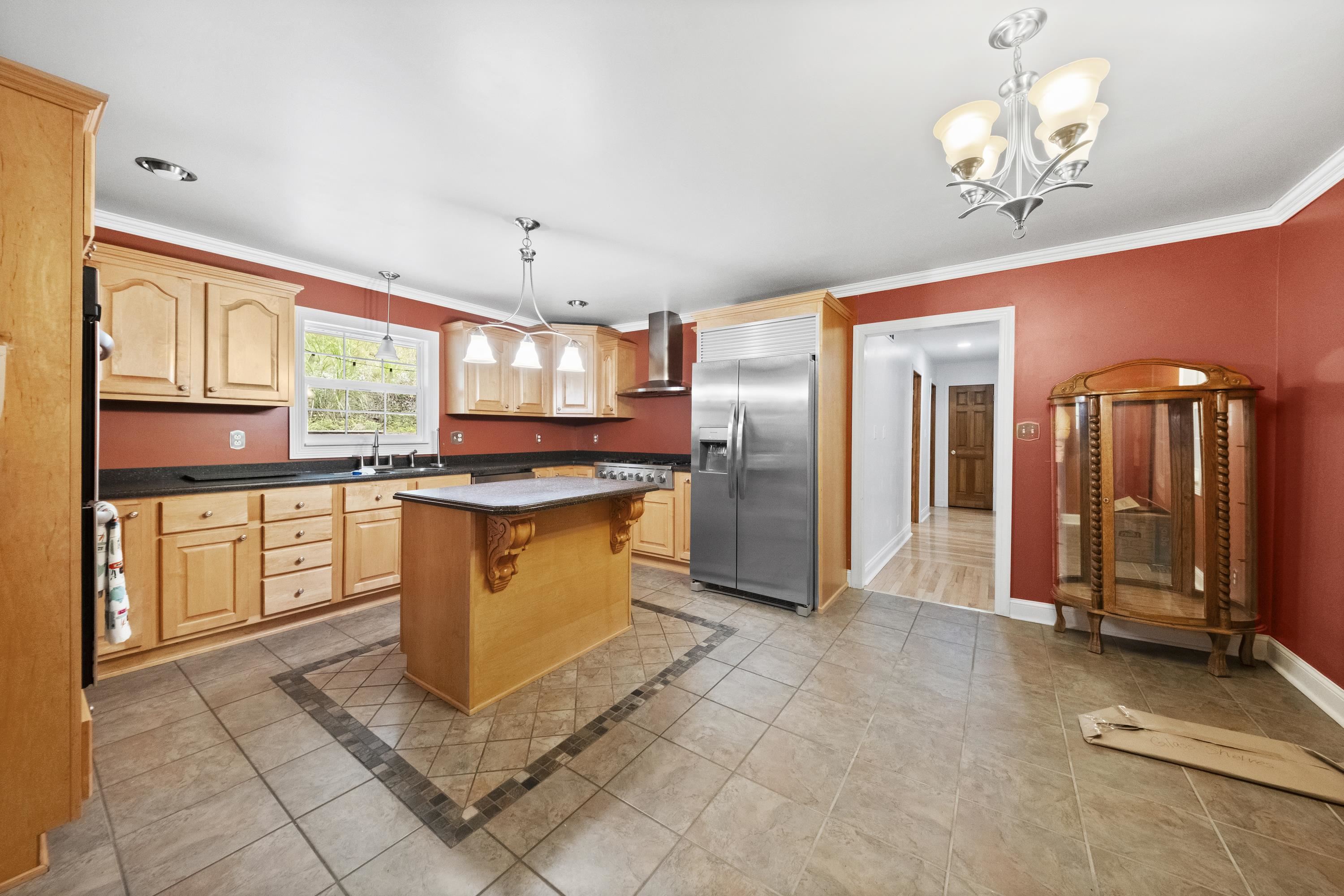https://zimg.paragon.ice.com/ParagonImages/Property/PH/AABRKY/61382/11/0/0/f99f883178f7c88944c54d3b474be529/0/d5fb18cd9e62f9a6c52f246368c8189a/61382-a969b1a3-304f-4acb-8ec8-3df900dda357.JPG