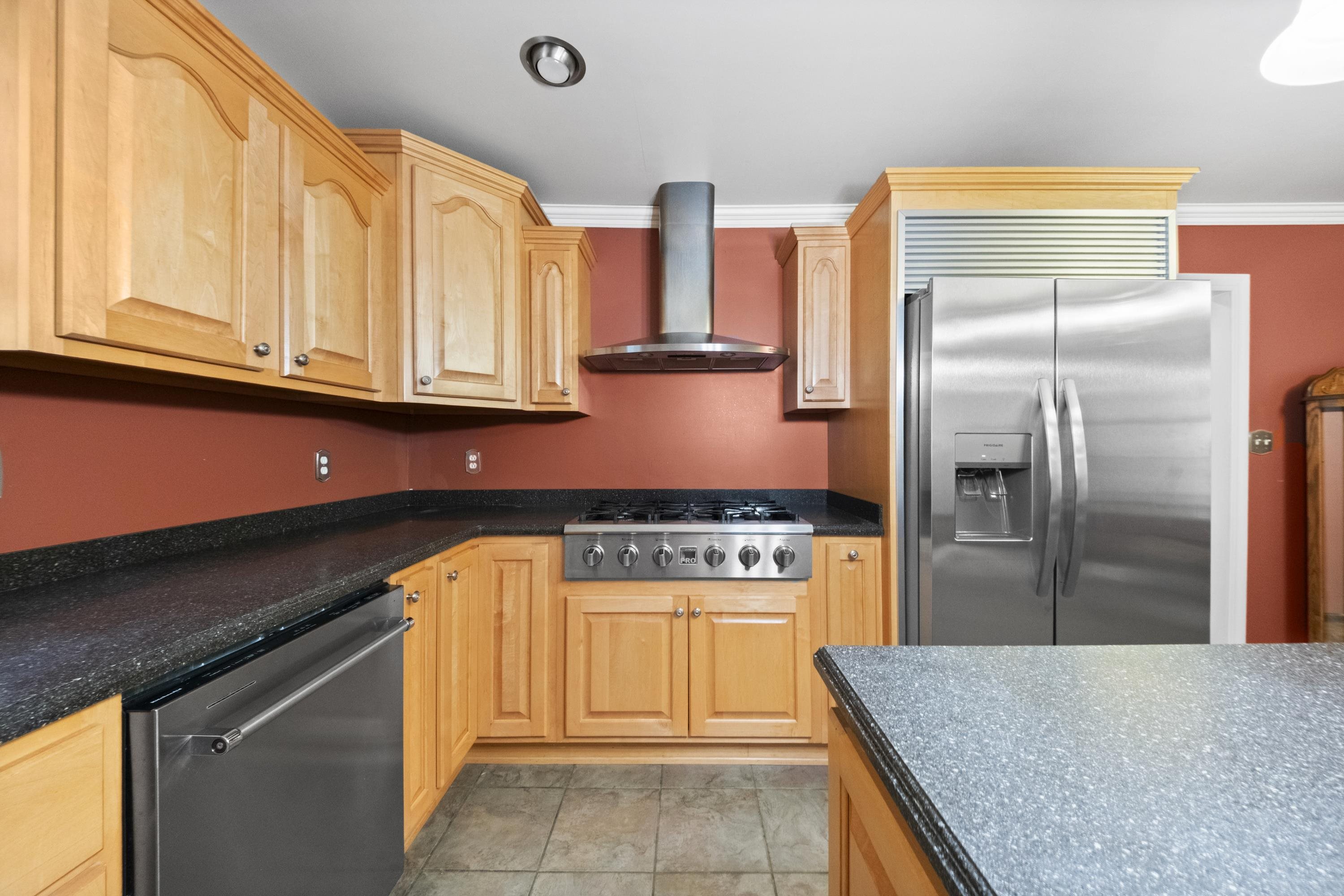 https://zimg.paragon.ice.com/ParagonImages/Property/PH/AABRKY/61382/13/0/0/c7d6ebede260a9a8229cbd92d2da714b/0/d5fb18cd9e62f9a6c52f246368c8189a/61382-4d16272f-f5b1-4664-bdba-eb528c432891.JPG