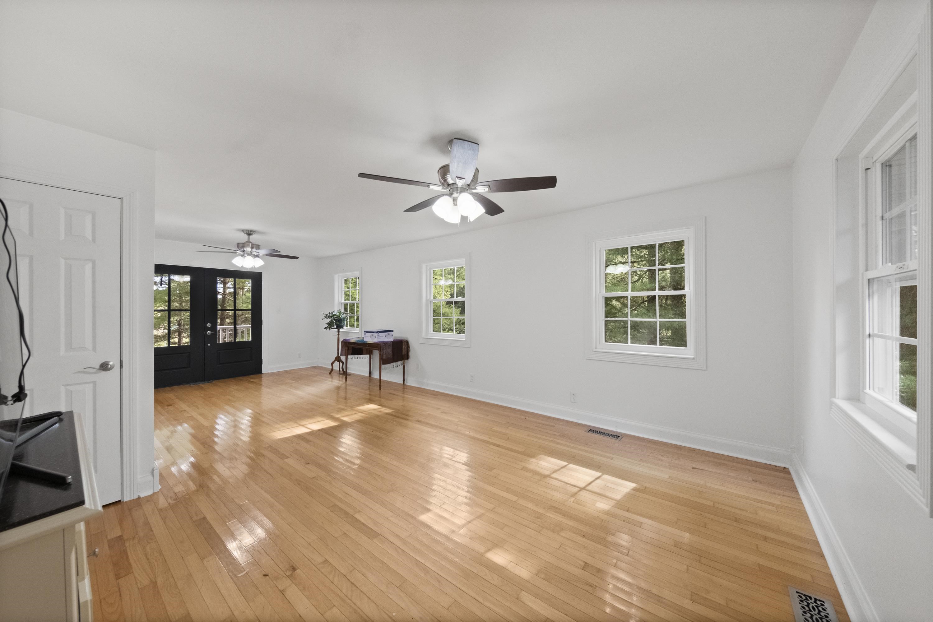 https://zimg.paragon.ice.com/ParagonImages/Property/PH/AABRKY/61382/5/0/0/a74a6ec7ec722128a5538fd6c6835d85/0/d5fb18cd9e62f9a6c52f246368c8189a/61382-ad564c04-aaa5-492e-8905-07cbedbd1d18.JPG