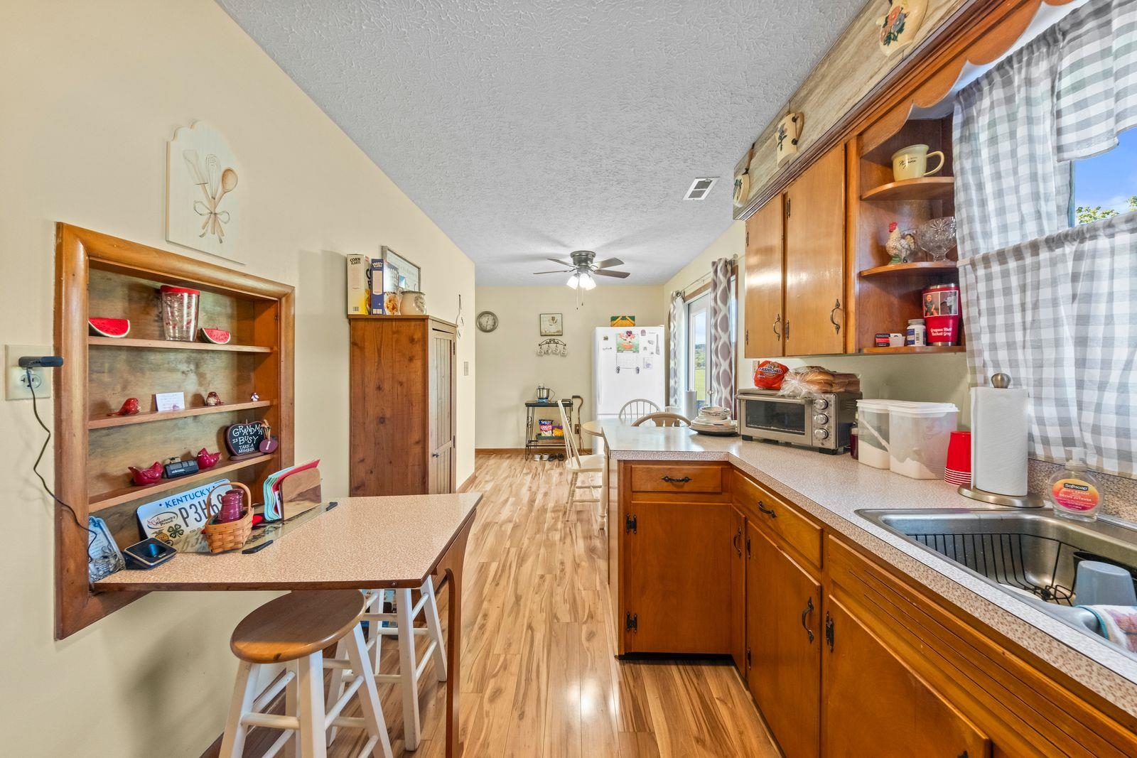 https://zimg.paragon.ice.com/ParagonImages/Property/PH/AABRKY/61383/10/0/0/c558332042a7f23c8edd3fcc1739405e/0/00cf03c4c20974294c2d477476f45985/61383-82ac9d1a-50d6-42f7-a89b-2a7123dbd315.JPG