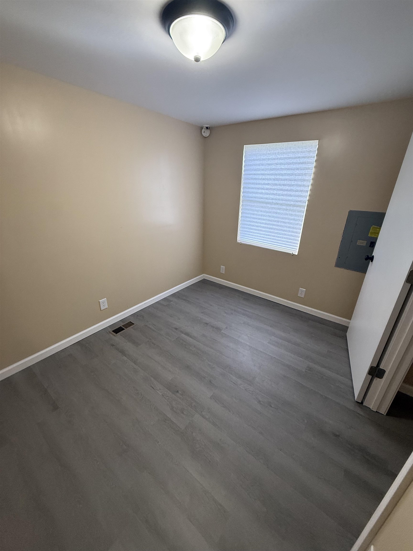 https://zimg.paragon.ice.com/ParagonImages/Property/PH/AABRKY/61385/13/0/0/0bb433e42d8d81bcea78340cbb8331c9/0/465c432e1ebf868ae030e23bb6d414b3/61385-90fd245e-3335-405a-9b2e-4a3ea76bbfbd.JPG