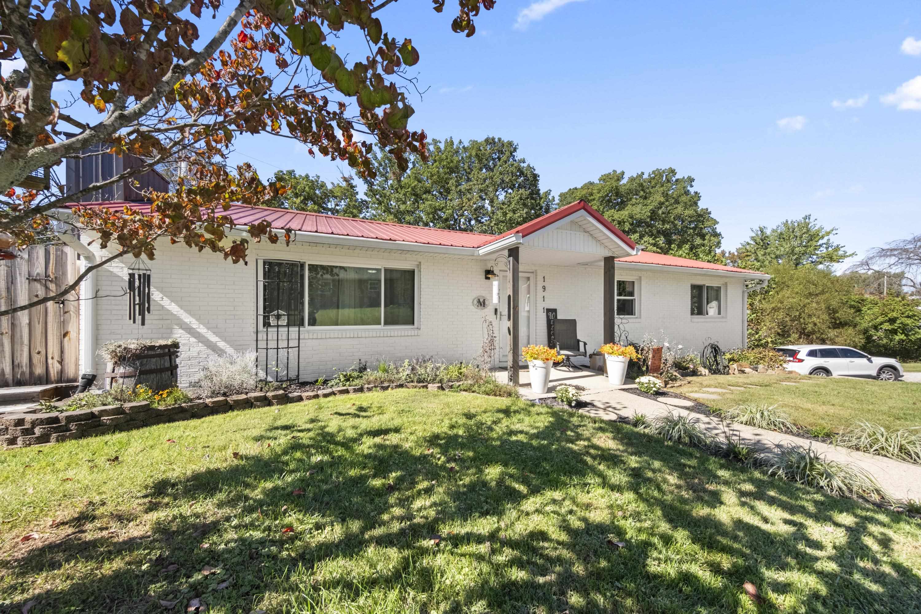 https://zimg.paragon.ice.com/ParagonImages/Property/PH/AABRKY/61387/1/0/0/e61af5bdf207e01c71dc2683ec6e3eb0/0/7328f55520840896c50e6781a72dbc9f/61387-90e4d008-8eb0-4a40-b650-cf46257e736b.JPG