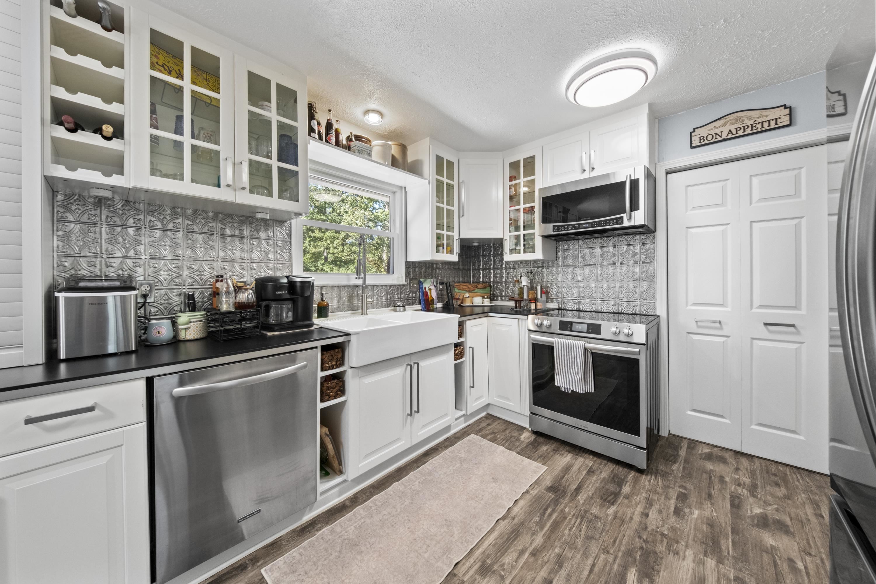 https://zimg.paragon.ice.com/ParagonImages/Property/PH/AABRKY/61387/13/0/0/9fcd67a4ba578000540509fc76b36b8f/0/7328f55520840896c50e6781a72dbc9f/61387-4ac6d9e3-9bfd-471b-9450-0b74b0a73d4f.JPG