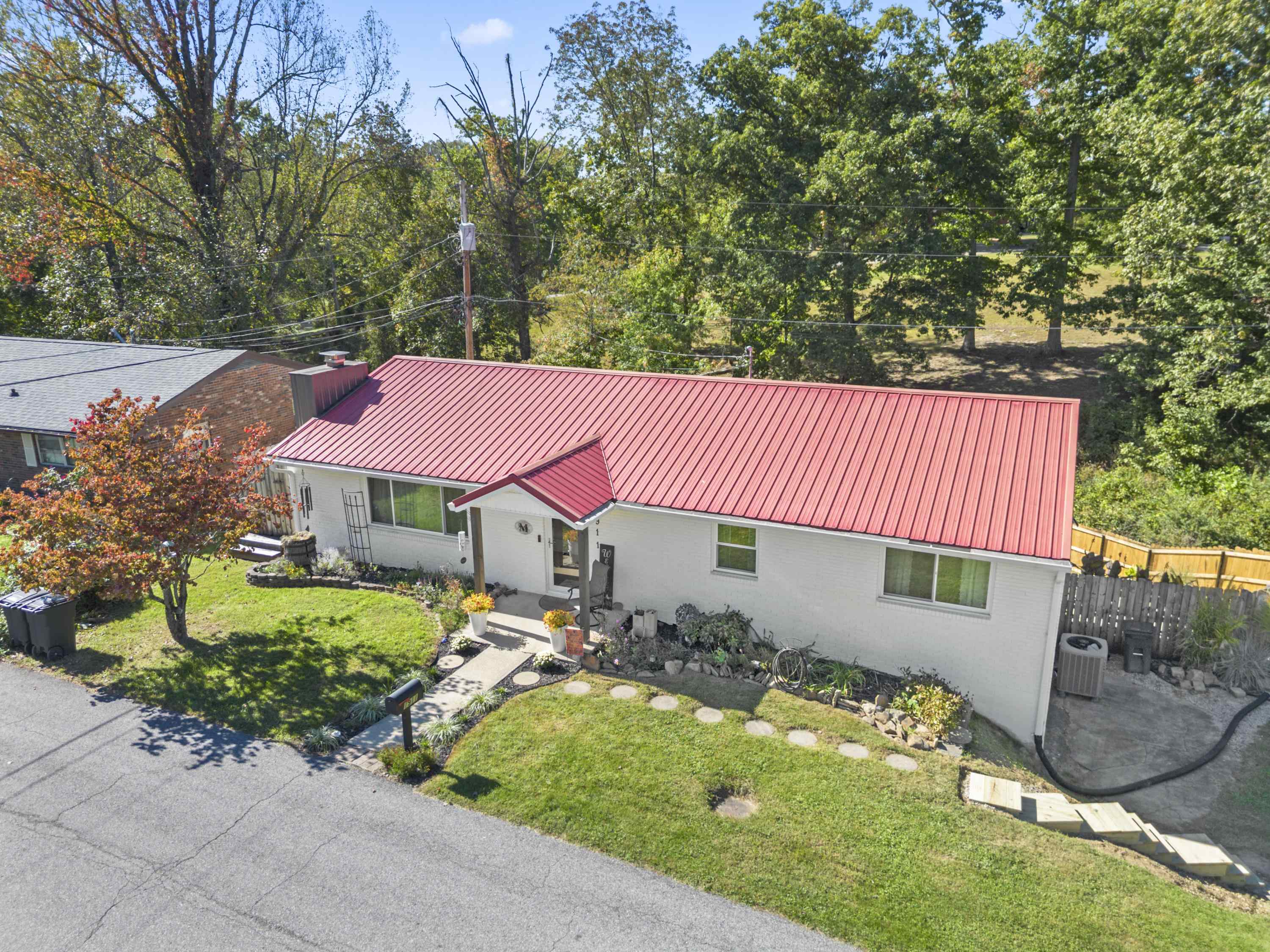 https://zimg.paragon.ice.com/ParagonImages/Property/PH/AABRKY/61387/3/0/0/05ac17e10275a3abc158b64f3a2cce3a/0/7328f55520840896c50e6781a72dbc9f/61387-47e1d187-207d-422e-8115-a82c2399520a.JPG
