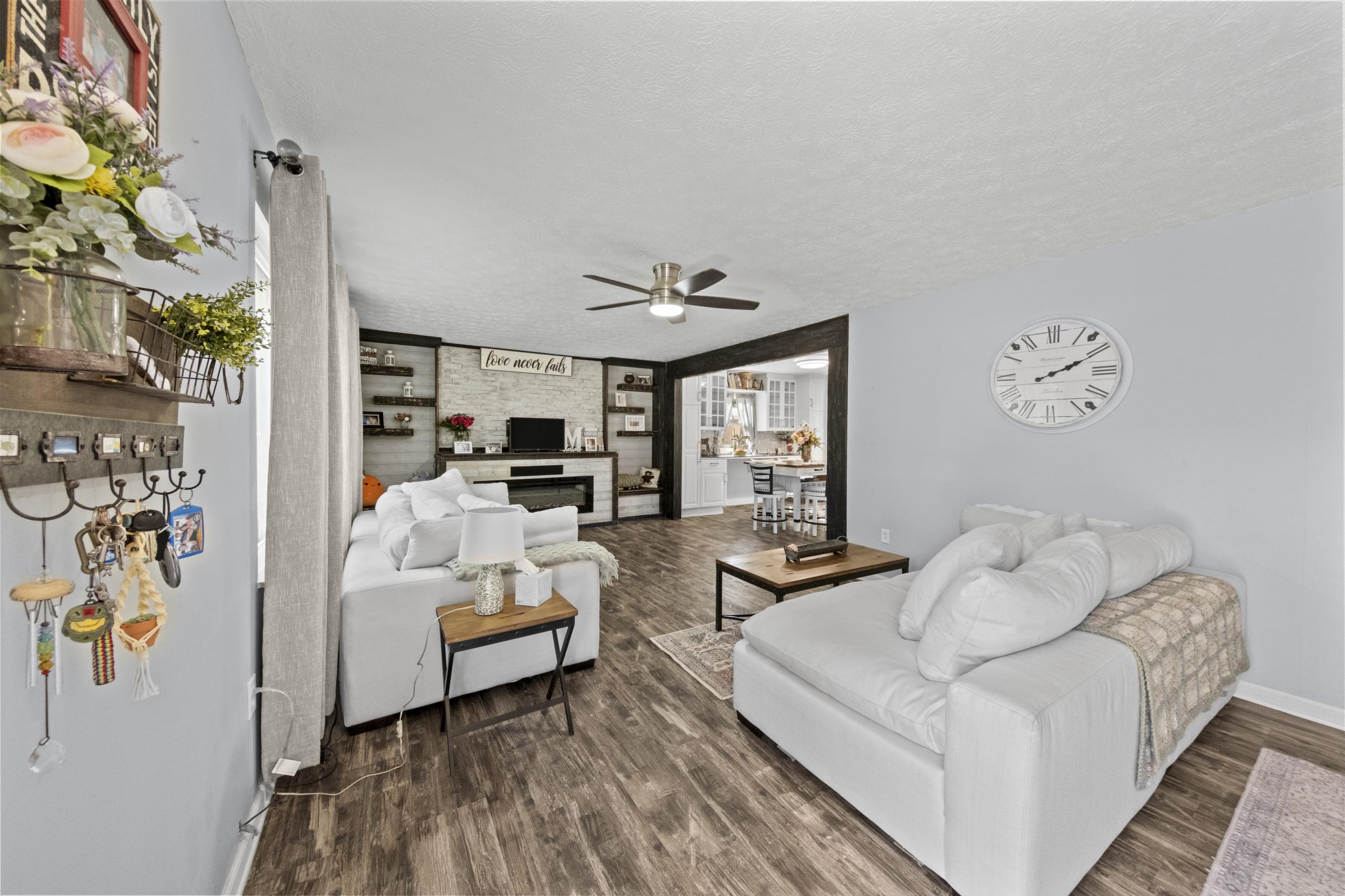 https://zimg.paragon.ice.com/ParagonImages/Property/PH/AABRKY/61387/5/0/0/ccd381a003aa480f17e92c3dcf053066/0/7328f55520840896c50e6781a72dbc9f/61387-c4c30246-13d8-4d3a-b75f-2693086b00f0.JPG