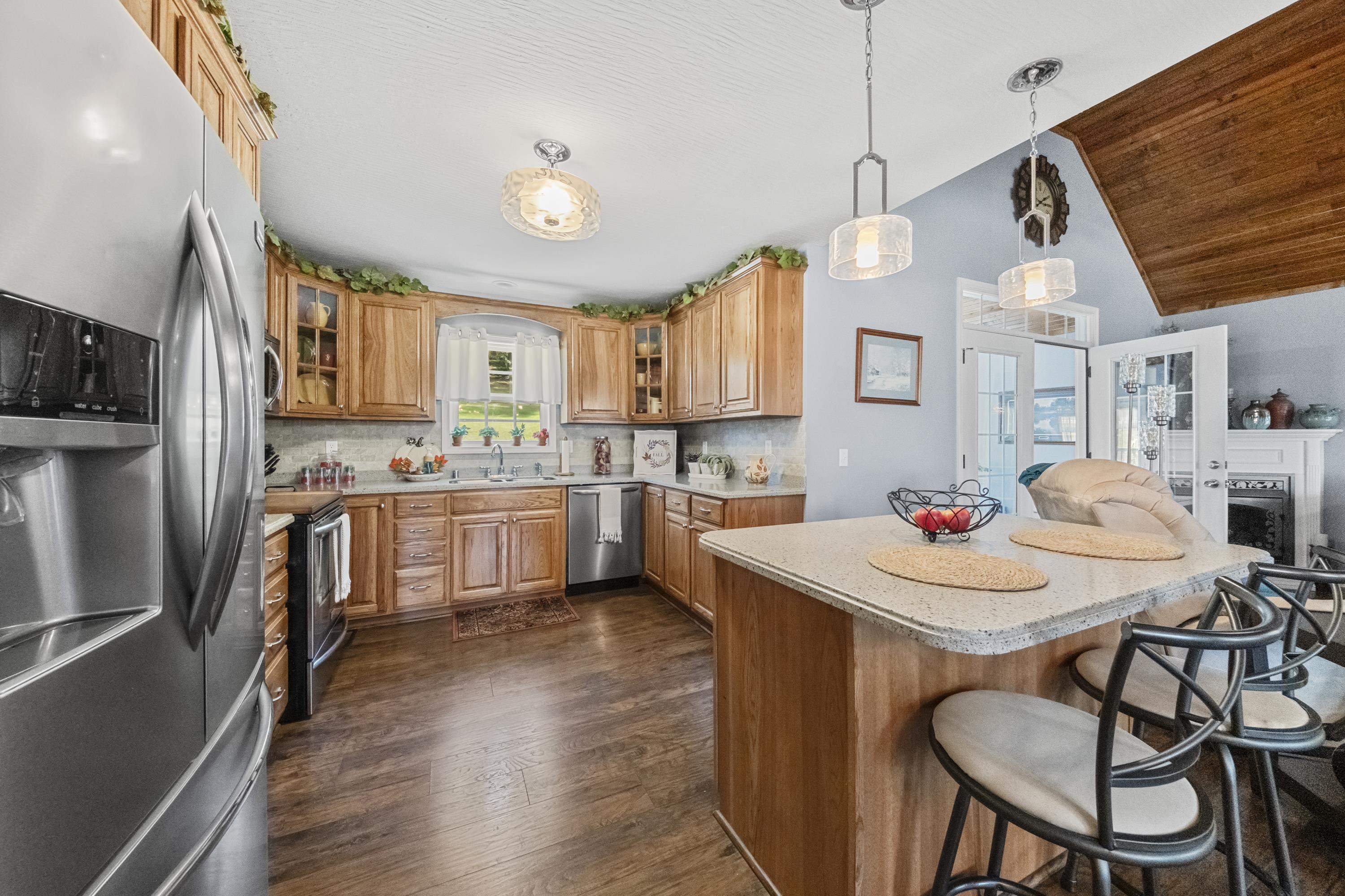 https://zimg.paragon.ice.com/ParagonImages/Property/PH/AABRKY/61390/13/0/0/901fdb2ac59a88ede65b4c9f8423c2d3/0/549cb30a1b6a5c87a8246e21f7170dfa/61390-109cb753-1b95-4bfb-9313-044828102576.JPG