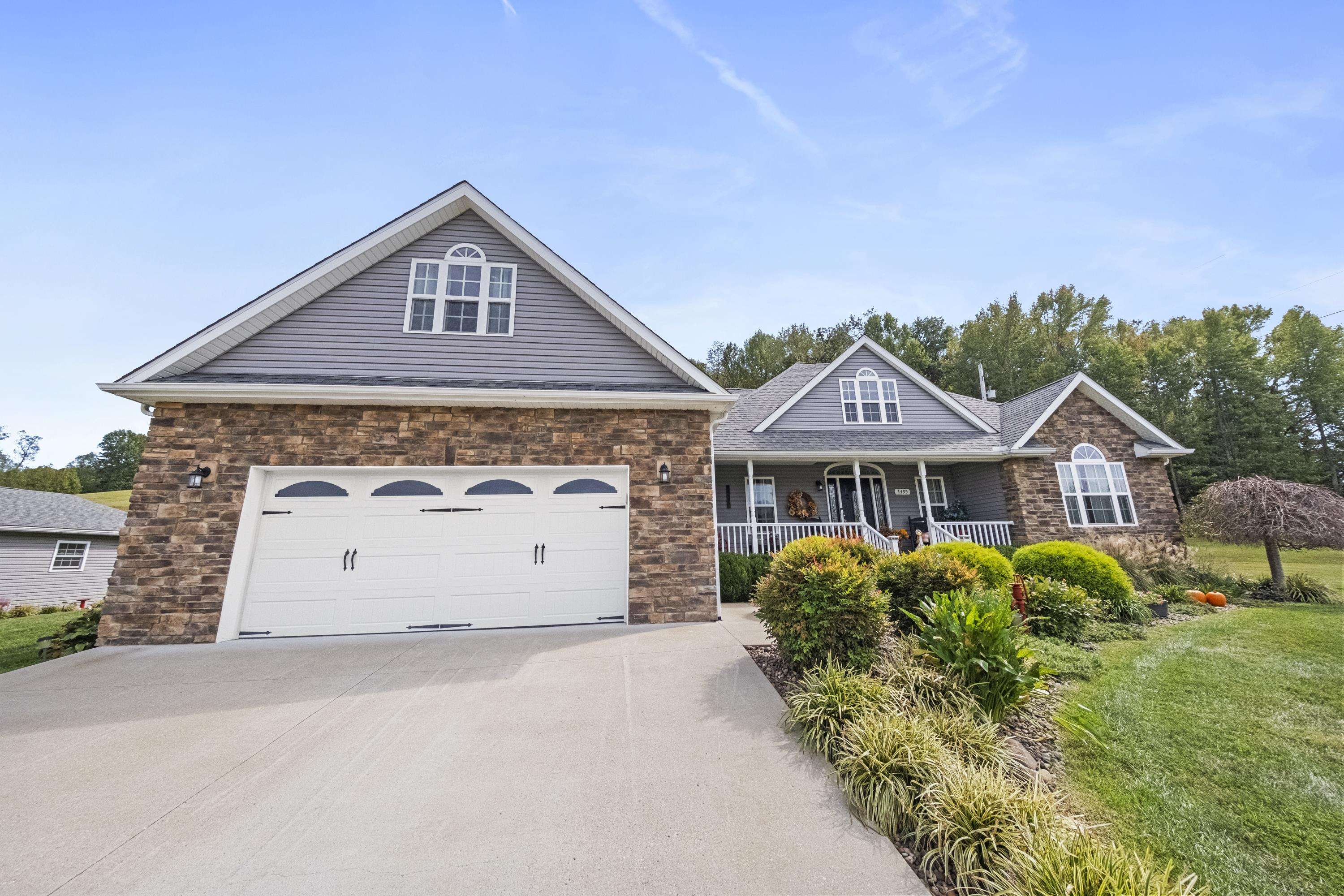https://zimg.paragon.ice.com/ParagonImages/Property/PH/AABRKY/61390/3/0/0/1050169beb75320a9c8ab05480dc3009/0/549cb30a1b6a5c87a8246e21f7170dfa/61390-34fe5577-0ec1-4c1c-b201-01fd1cb0dffb.JPG