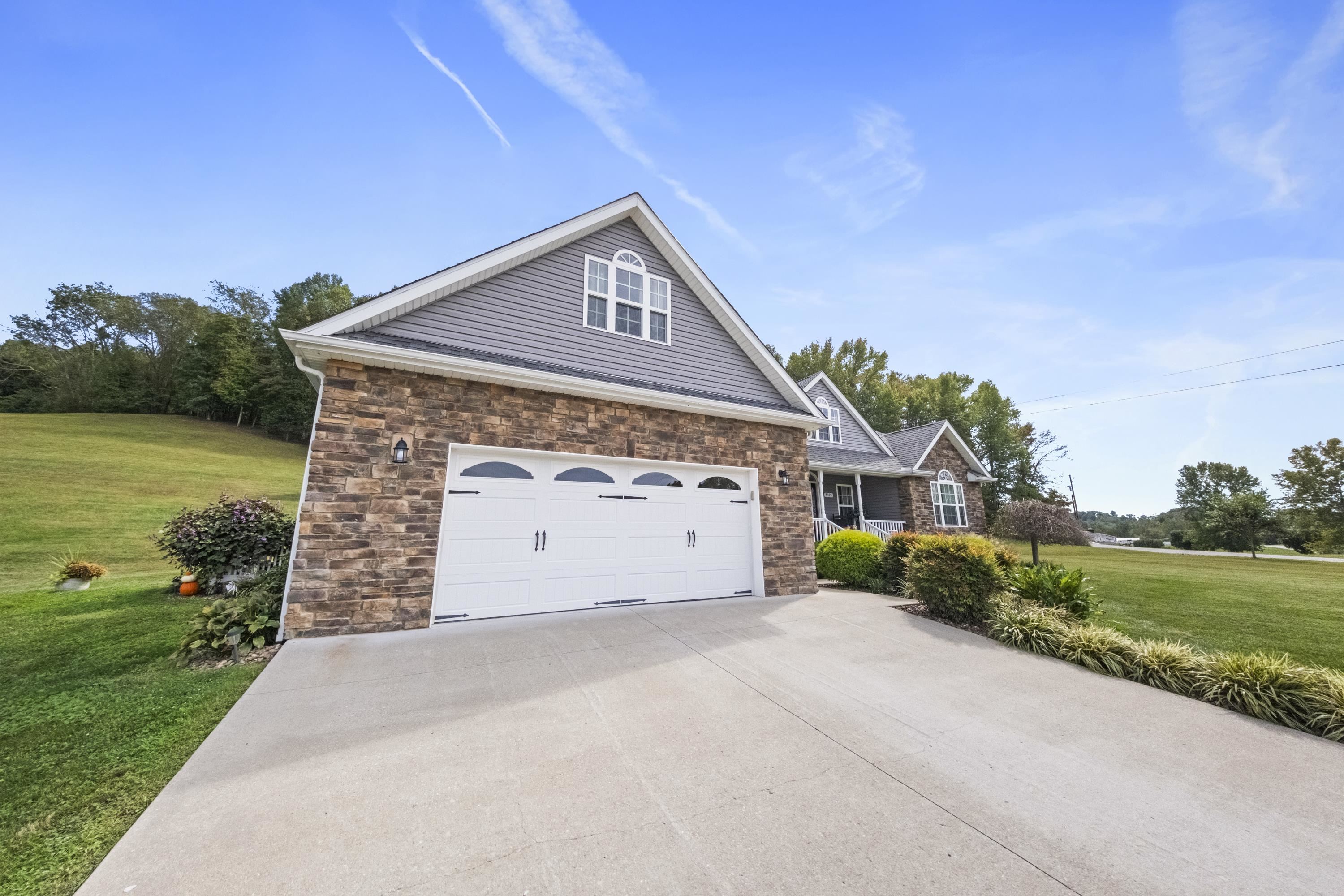 https://zimg.paragon.ice.com/ParagonImages/Property/PH/AABRKY/61390/5/0/0/b7a297b1e9f7ff1690989e9f64edc5eb/0/549cb30a1b6a5c87a8246e21f7170dfa/61390-8dec8973-de9a-429f-841f-4fbbc1cb066b.JPG