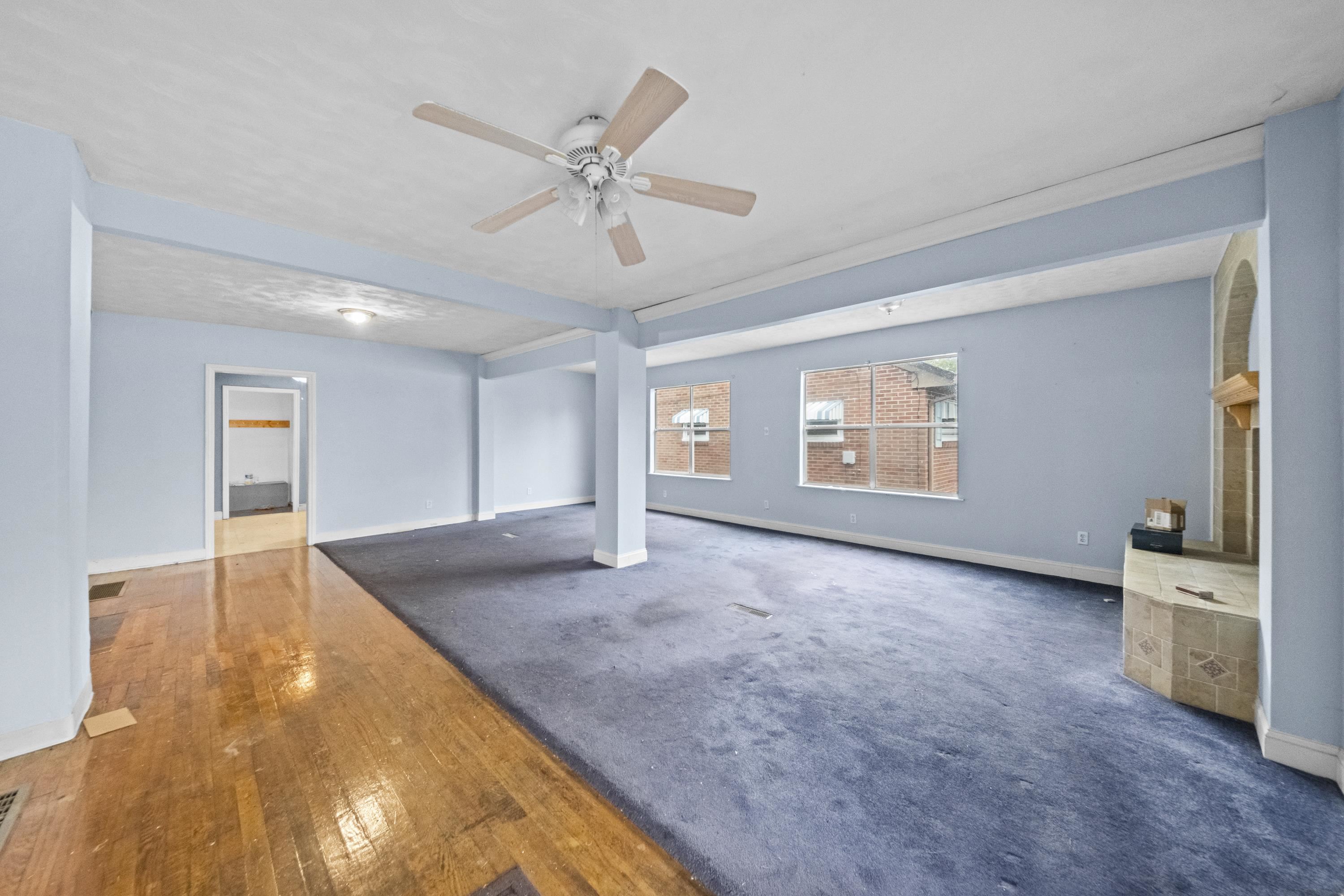 https://zimg.paragon.ice.com/ParagonImages/Property/PH/AABRKY/61417/1/0/0/ae68e53128d9a4a5335e71215adb9cf5/0/846d2aba4a1c83572ae236080e6079d3/61417-ff86364e-a4ff-4805-b225-9beae8a42d4d.JPG