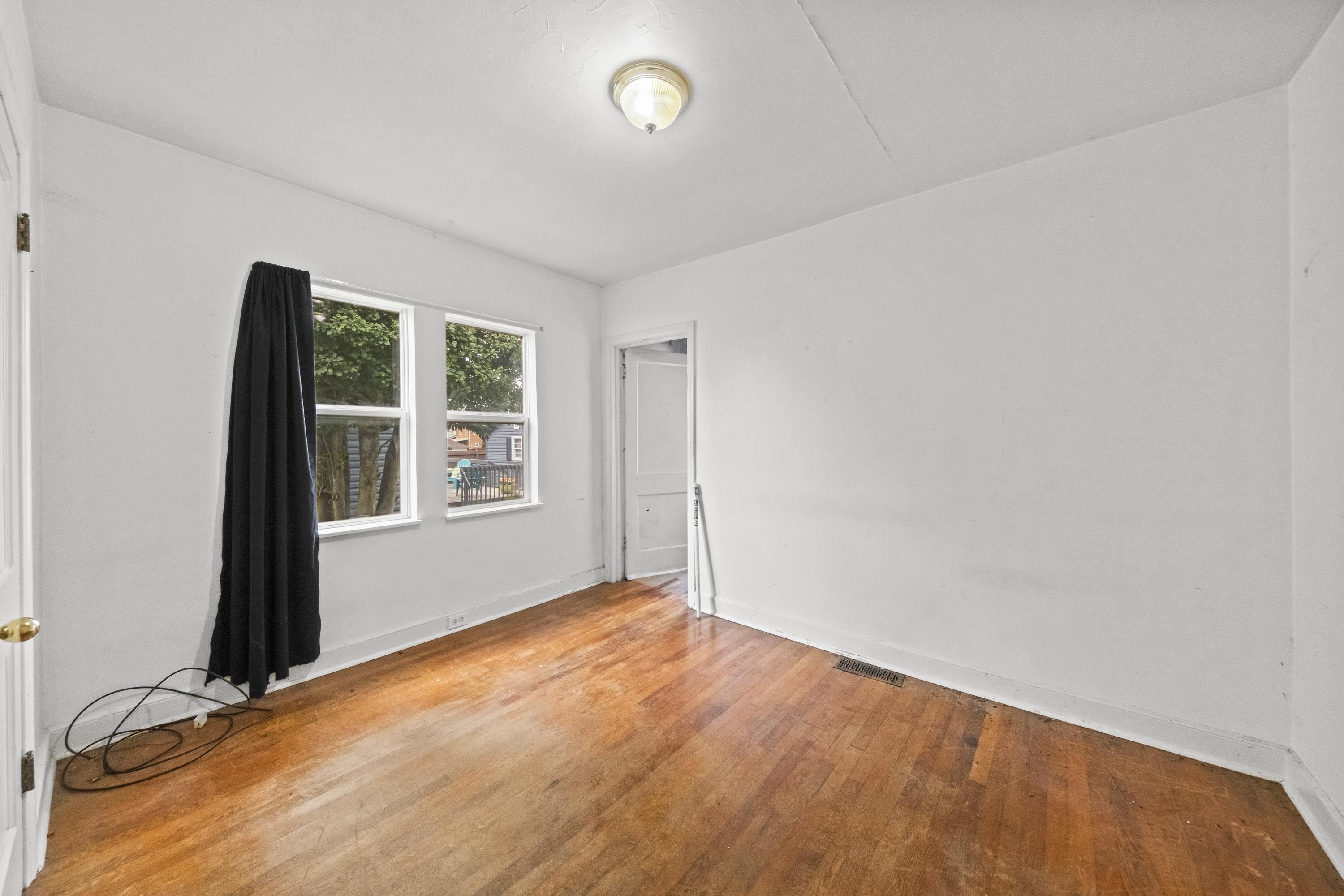 https://zimg.paragon.ice.com/ParagonImages/Property/PH/AABRKY/61417/10/0/0/9d9ded7ee40a1bccb6f032c2a8d828f7/0/846d2aba4a1c83572ae236080e6079d3/61417-bf845d98-271a-4b3c-acea-8d47670c7bb4.JPG