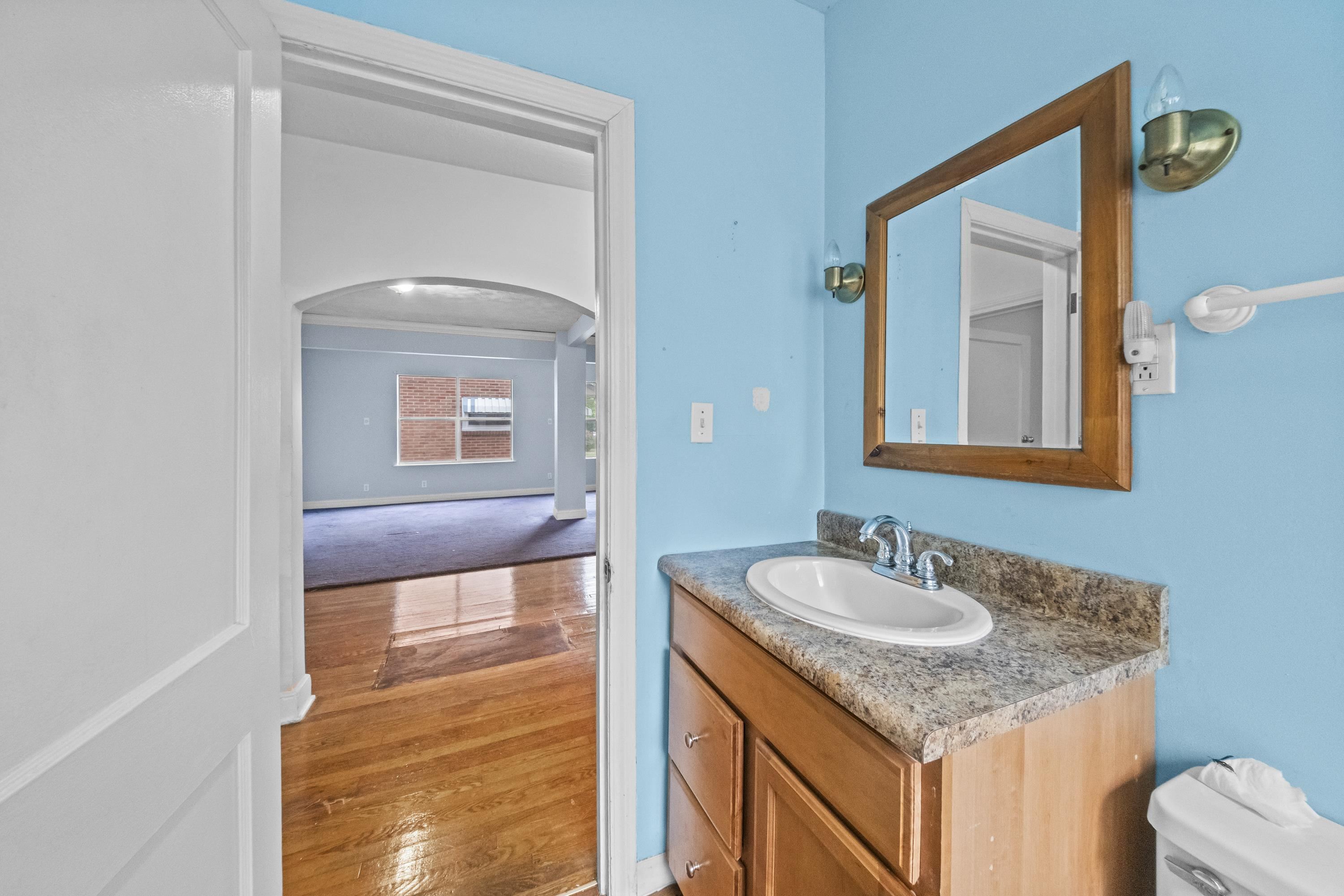 https://zimg.paragon.ice.com/ParagonImages/Property/PH/AABRKY/61417/8/0/0/a989a97347befc0fbb1d8c36bf25bc97/0/846d2aba4a1c83572ae236080e6079d3/61417-6113065c-1364-438a-99ec-79cbd826e170.JPG