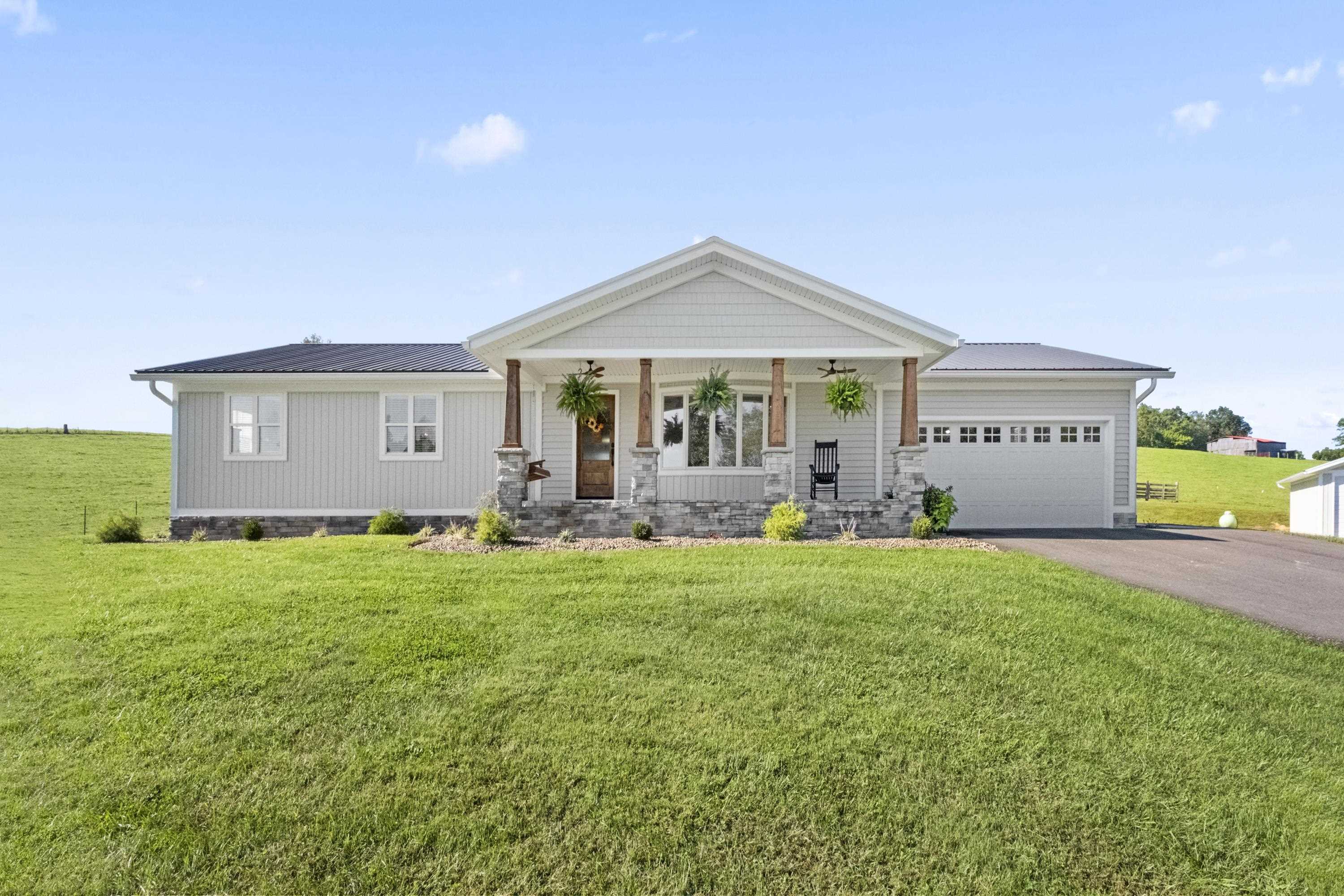 https://zimg.paragon.ice.com/ParagonImages/Property/PH/AABRKY/61420/1/0/0/61b4f92b98f5dabdf60b080c9670863d/0/6e16c00d71c41621d765fb35df3e6b3d/61420-bfd22b1a-c14f-4114-bc3d-de6b20b1af2e.JPG