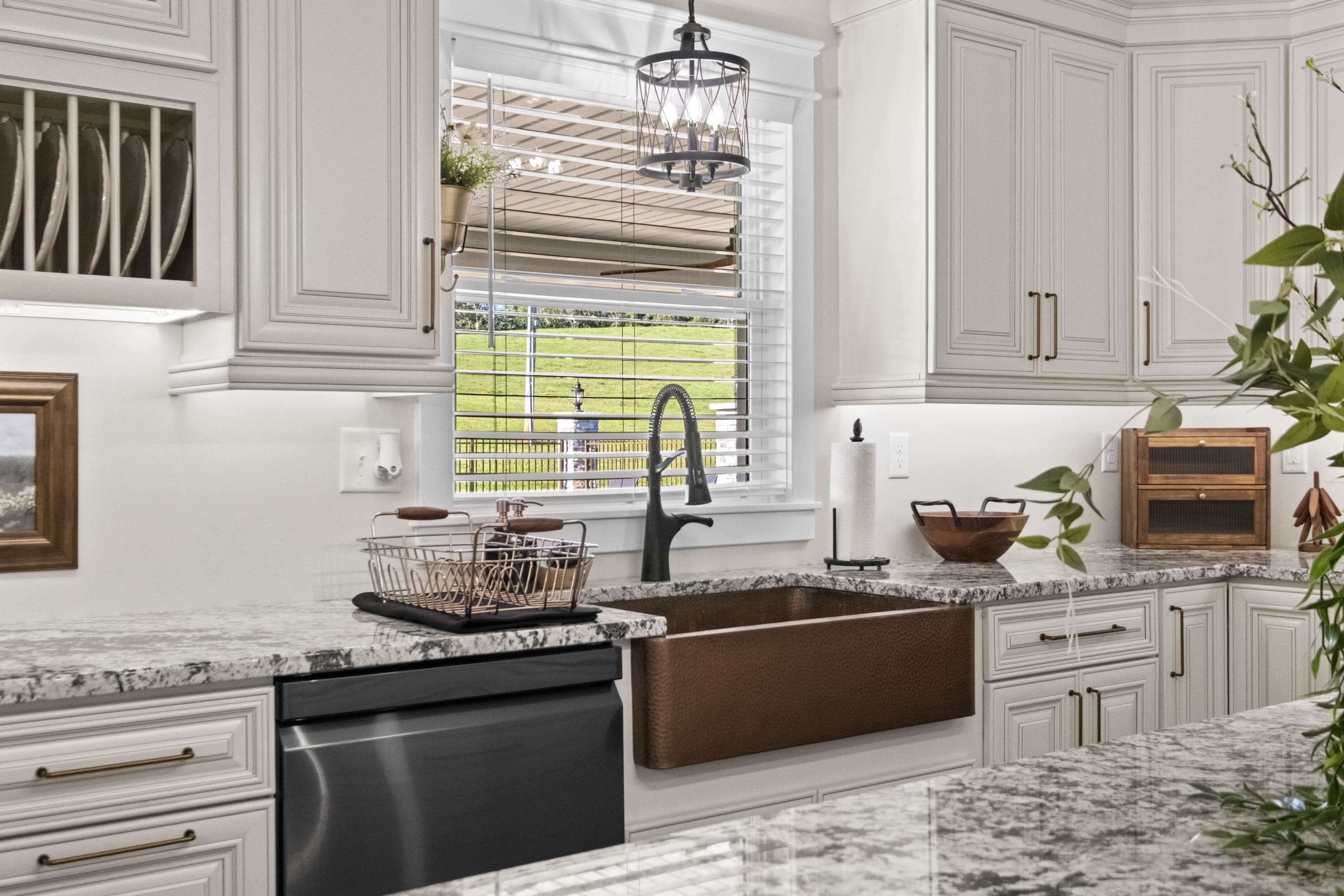 https://zimg.paragon.ice.com/ParagonImages/Property/PH/AABRKY/61420/10/0/0/51eec2eee9917d2547793b81e36133ae/0/6e16c00d71c41621d765fb35df3e6b3d/61420-94d9808a-f861-4838-9032-24b1cea15c47.JPG