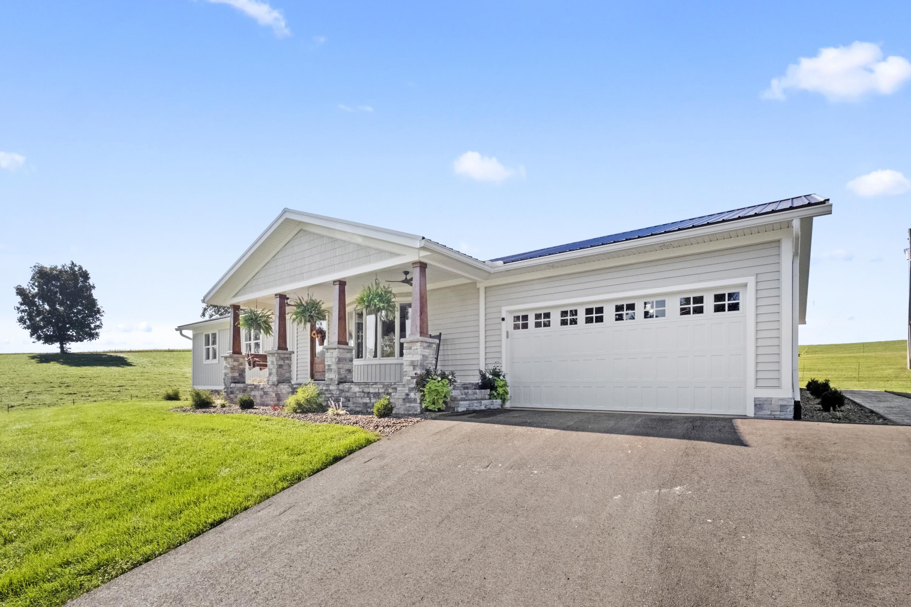 https://zimg.paragon.ice.com/ParagonImages/Property/PH/AABRKY/61420/2/0/0/b7d0700ba616289288ae24fe19c1053a/0/6e16c00d71c41621d765fb35df3e6b3d/61420-10f9fe3c-ae99-429e-9c6f-fc915804602d.JPG