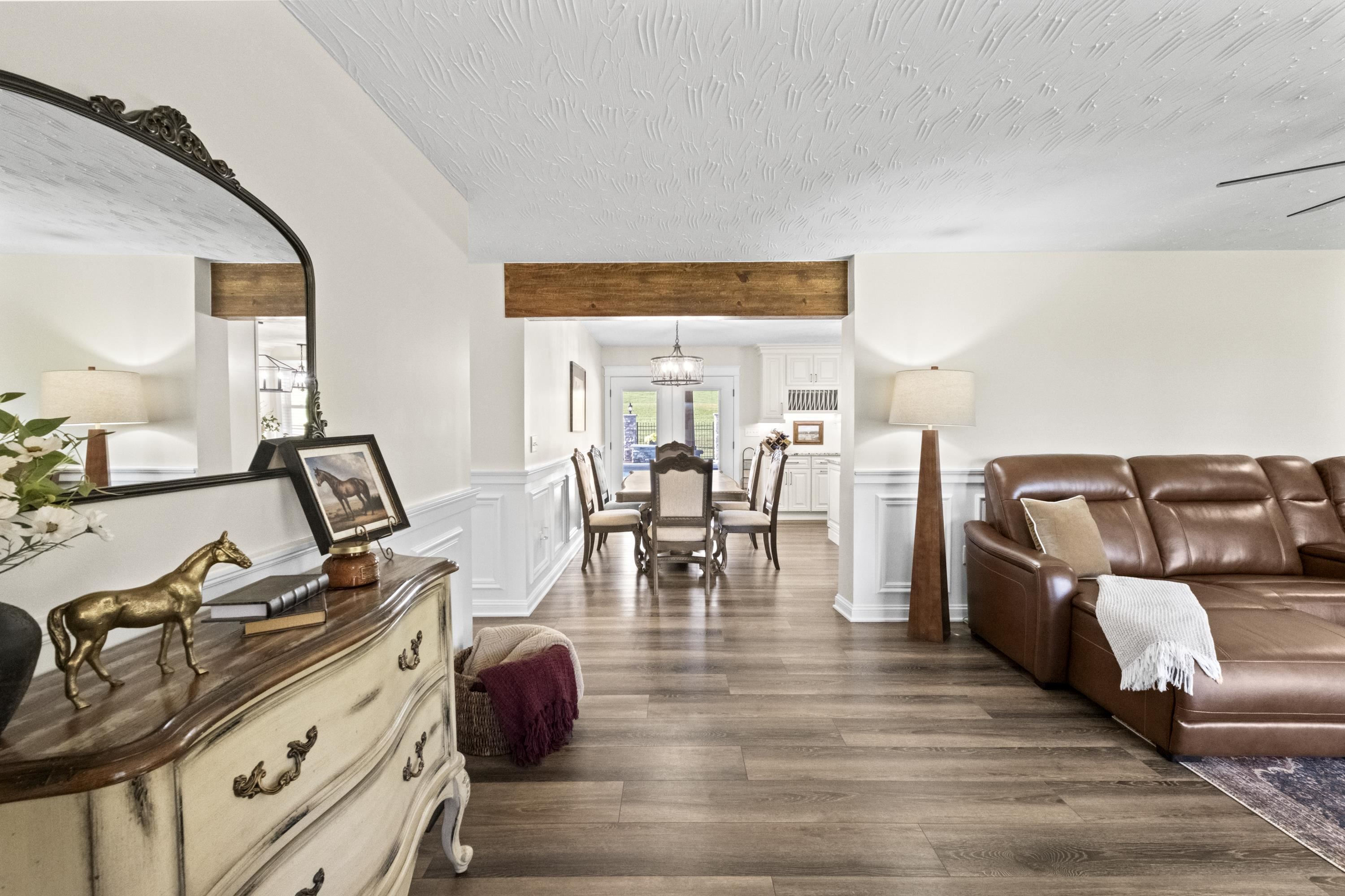https://zimg.paragon.ice.com/ParagonImages/Property/PH/AABRKY/61420/4/0/0/fbe750d4925675fee3a14a16a7766256/0/6e16c00d71c41621d765fb35df3e6b3d/61420-2c50920b-f17b-4396-a73c-d1eb799f9bfe.JPG