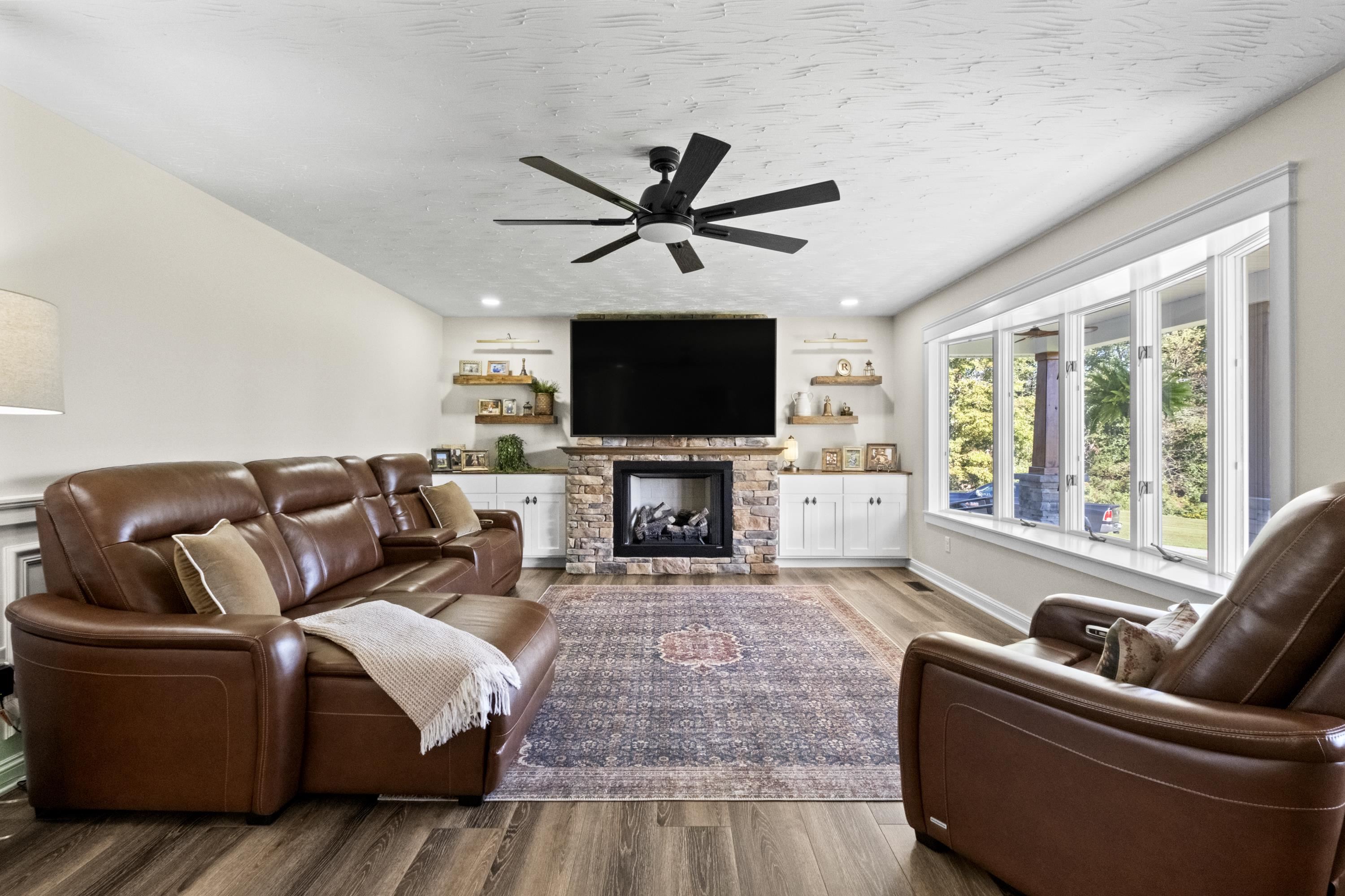 https://zimg.paragon.ice.com/ParagonImages/Property/PH/AABRKY/61420/6/0/0/cf5b2523ed12872afe8a83084073c79e/0/6e16c00d71c41621d765fb35df3e6b3d/61420-8941b7ad-ee3b-46ca-b1b5-fe8c1608be9e.JPG