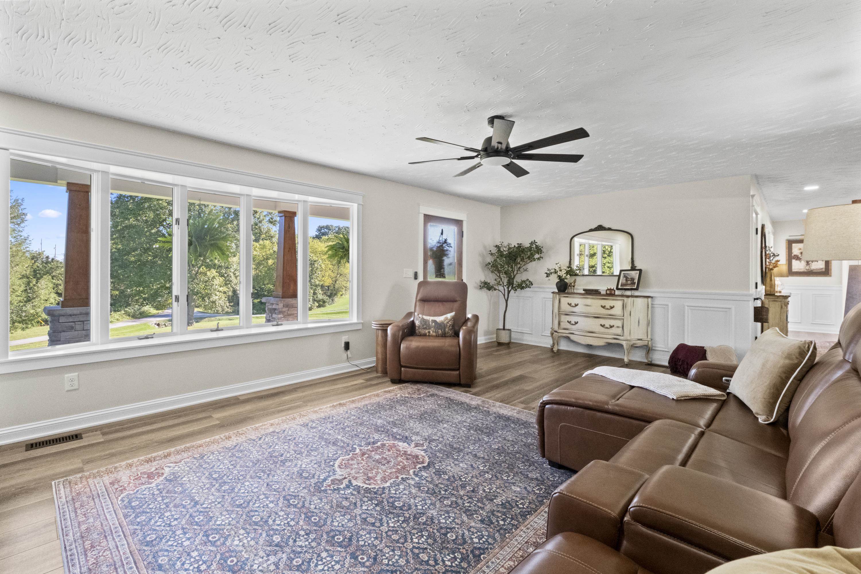 https://zimg.paragon.ice.com/ParagonImages/Property/PH/AABRKY/61420/7/0/0/e33dfa216752146456f6afc665eb5bfd/0/6e16c00d71c41621d765fb35df3e6b3d/61420-5d19ad5e-e701-4c8c-8635-2b1a5793b269.JPG
