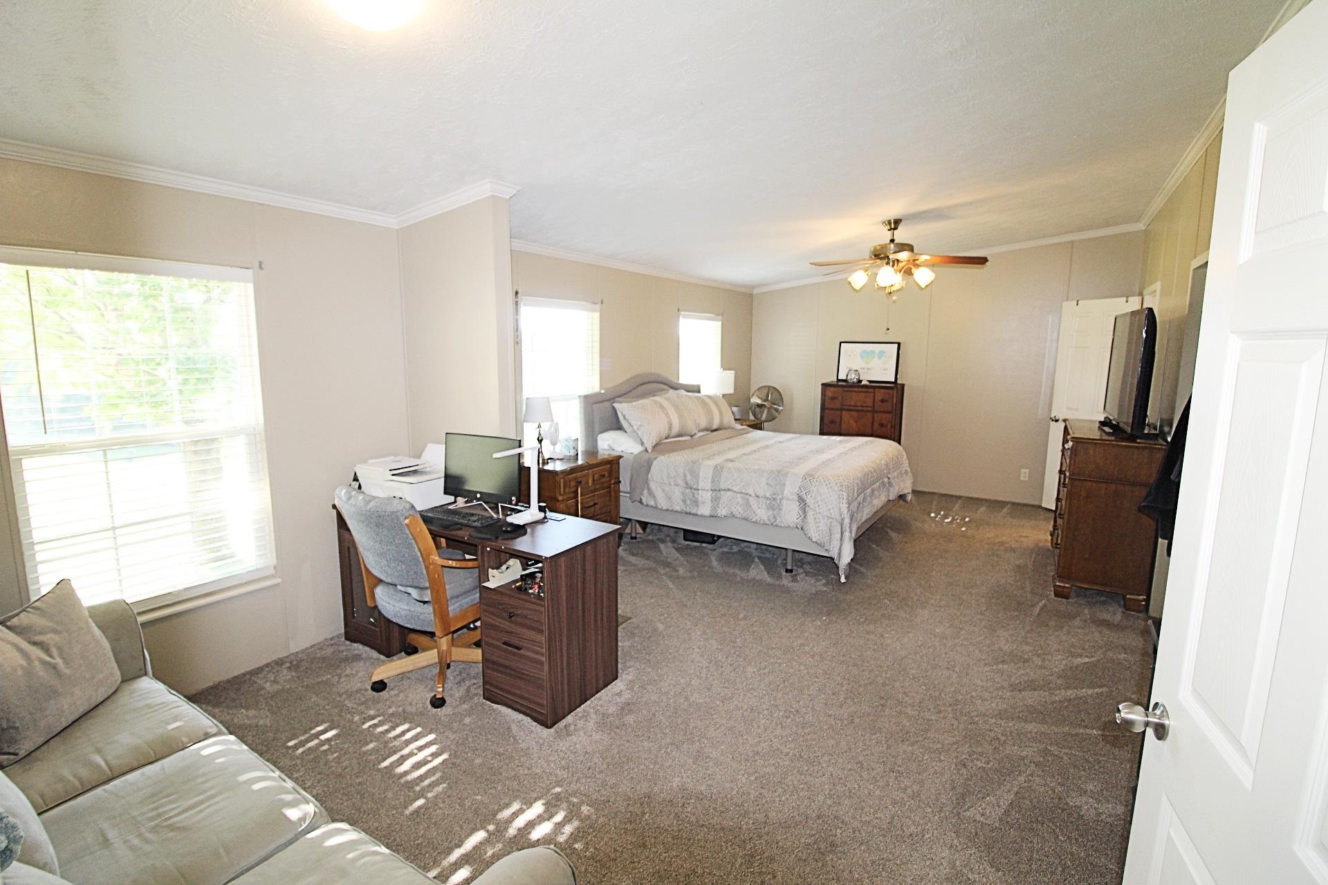 https://zimg.paragon.ice.com/ParagonImages/Property/PH/AABRKY/61421/7/0/0/fdf06e20eca277a0f36e77bffd452a7f/0/72d2298d61cc93d510c5ed0b28e2db94/61421-2187c6b3-9d9c-4762-ac9f-d38a5708be5e.JPG
