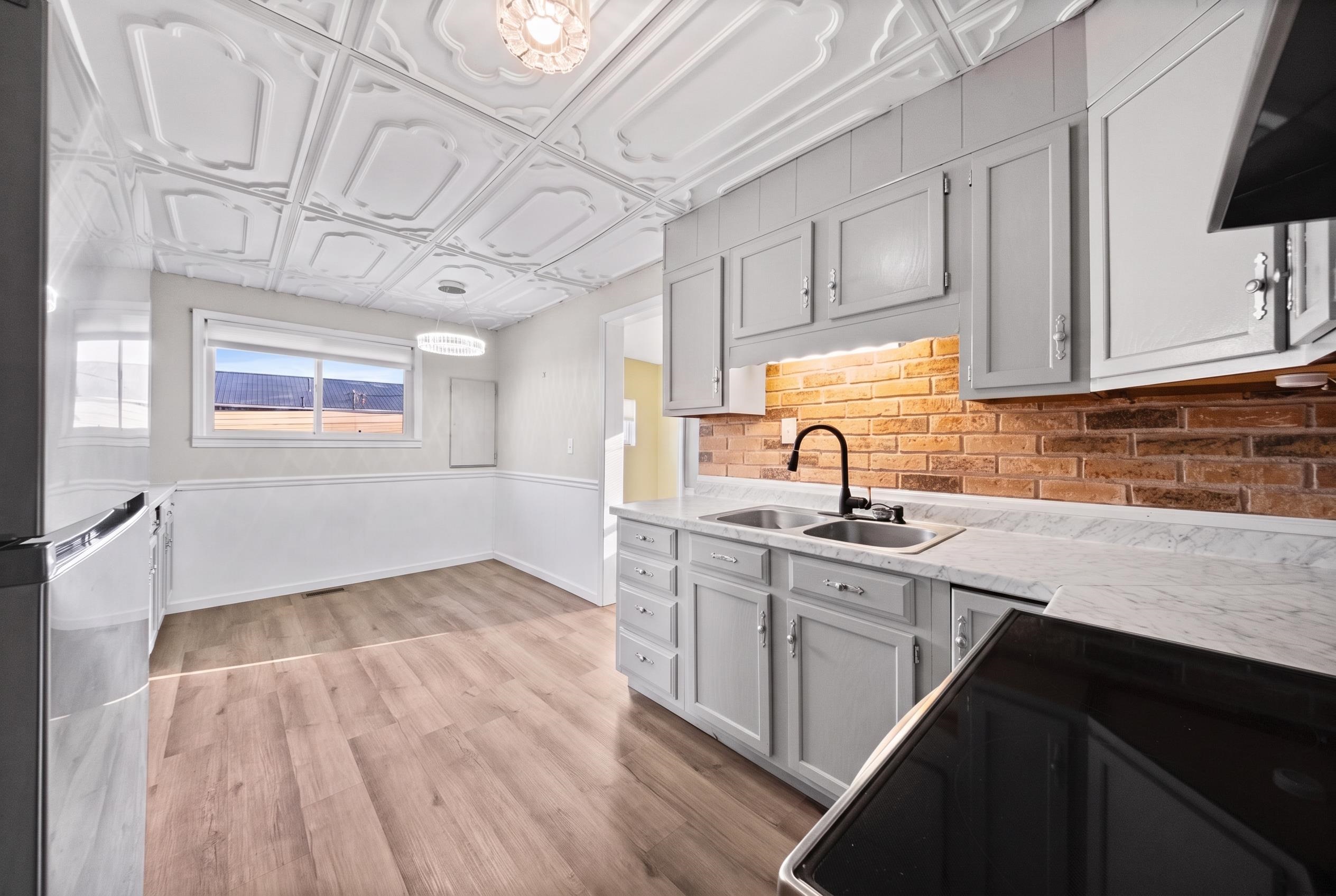 https://zimg.paragon.ice.com/ParagonImages/Property/PH/AABRKY/61423/10/0/0/78a97be9221f35afd87a12e865fd4361/0/ee2e51e40df5b4805c666f1081bf55de/61423-d6a88477-6aa4-40b6-ae7e-fadf7e2162a2.JPG