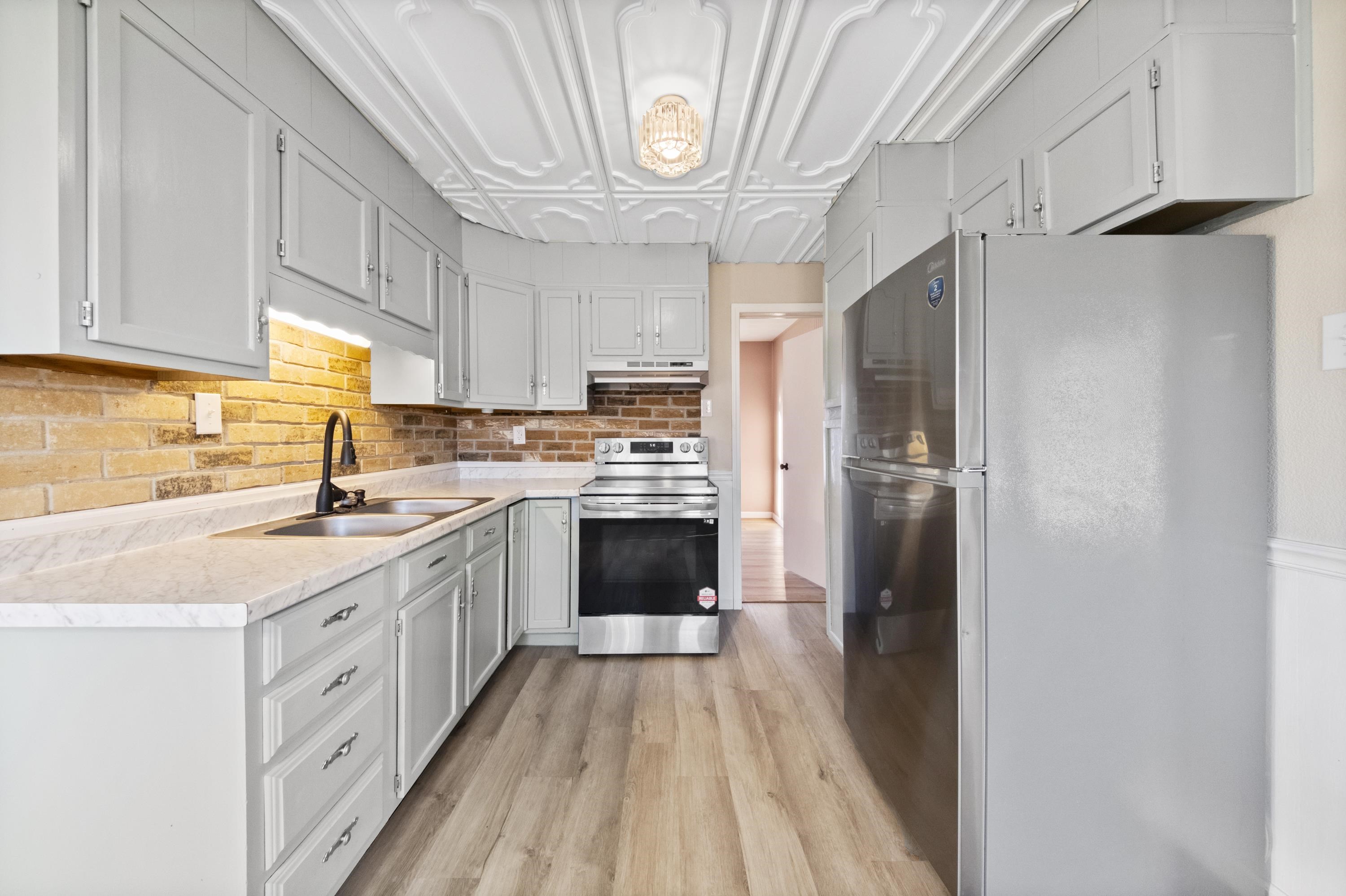 https://zimg.paragon.ice.com/ParagonImages/Property/PH/AABRKY/61423/11/0/0/18d13c207301ab1e4cd95f4f2875c0e4/0/ee2e51e40df5b4805c666f1081bf55de/61423-86bc6973-3e66-4626-8dd5-053aff12d24f.JPG
