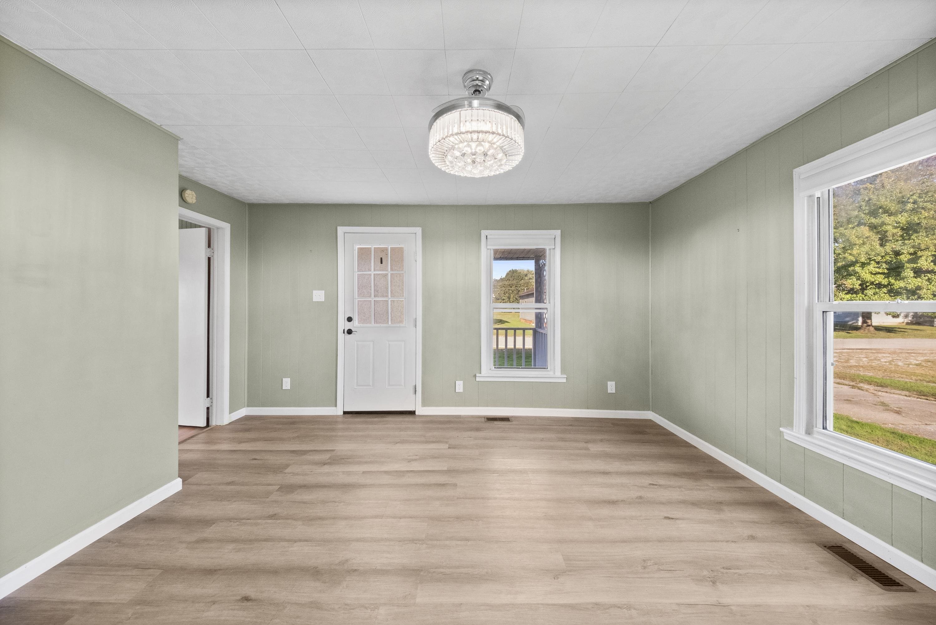 https://zimg.paragon.ice.com/ParagonImages/Property/PH/AABRKY/61423/2/0/0/3843505d5f21185a1f78266d754ba141/0/ee2e51e40df5b4805c666f1081bf55de/61423-13341f7d-c10b-4d63-a088-2958673dc468.JPG