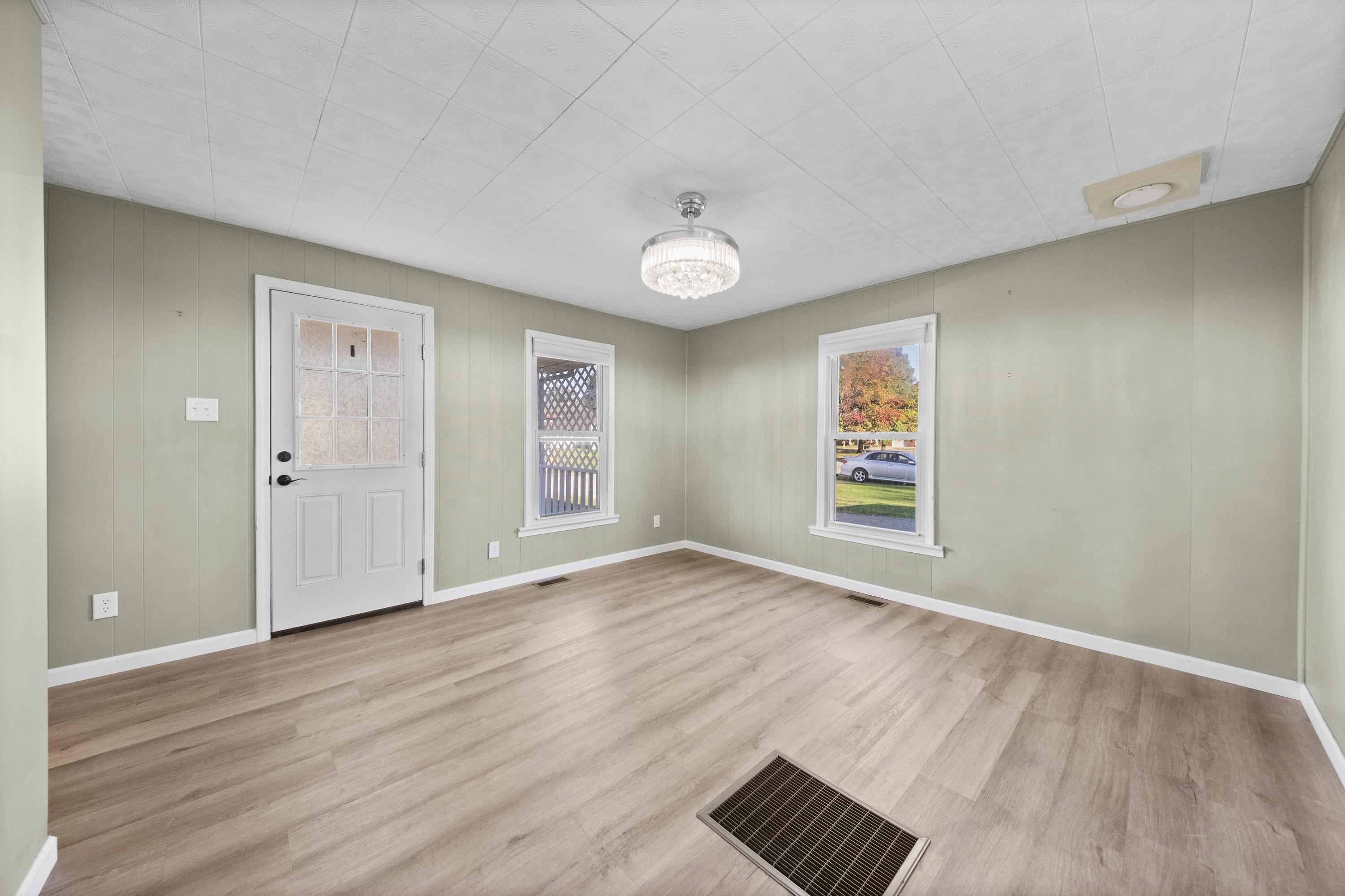 https://zimg.paragon.ice.com/ParagonImages/Property/PH/AABRKY/61423/4/0/0/a6d251f63aa85fdb8169ff500edebb60/0/ee2e51e40df5b4805c666f1081bf55de/61423-eaad8679-ffe6-4a90-920f-c2383c466683.JPG