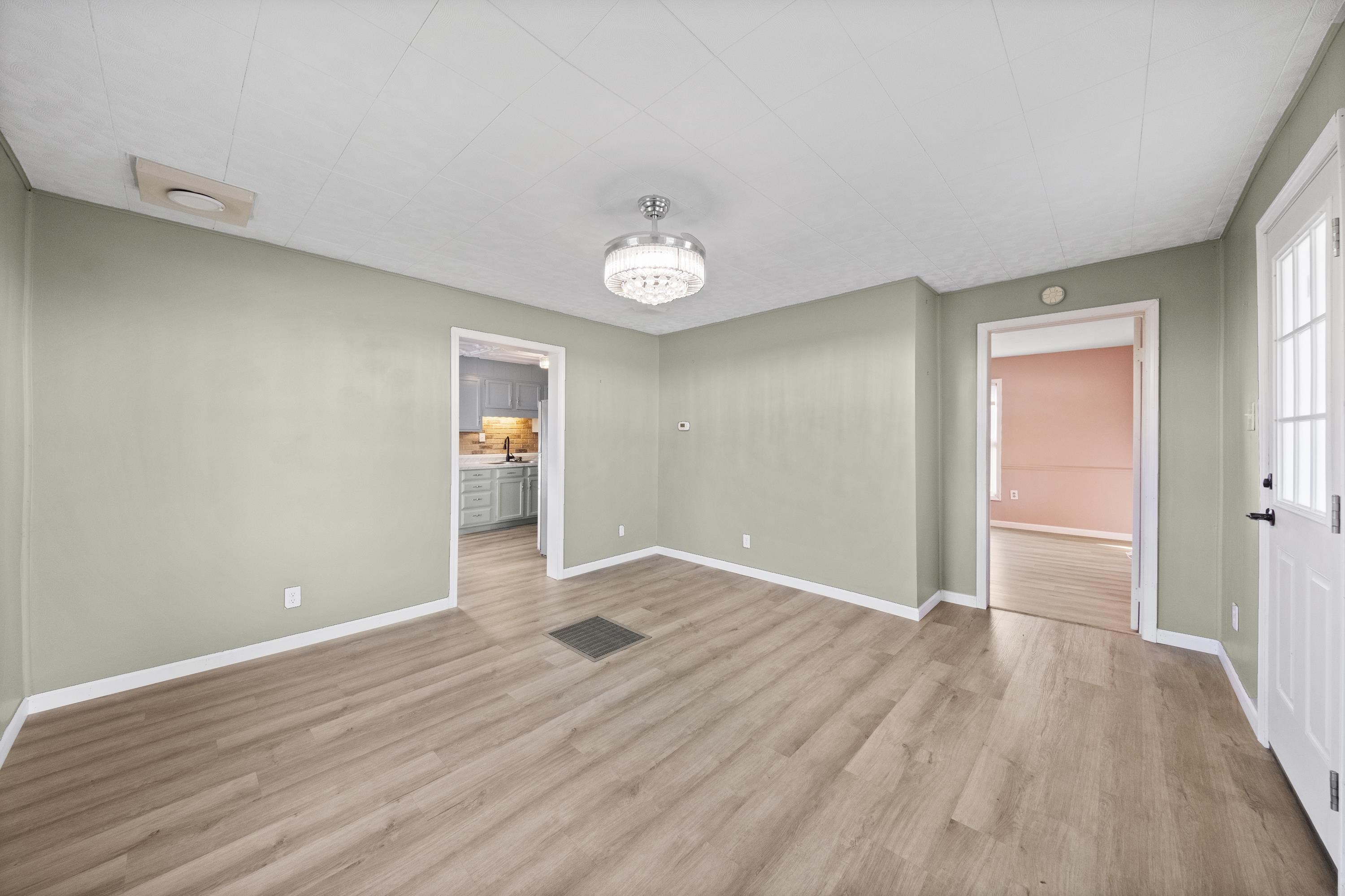 https://zimg.paragon.ice.com/ParagonImages/Property/PH/AABRKY/61423/5/0/0/43a75814fb308cbe995514fbed7c6793/0/ee2e51e40df5b4805c666f1081bf55de/61423-444edd6f-acde-497d-95d3-8bbb4e94a231.JPG