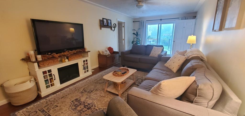 https://zimg.paragon.ice.com/ParagonImages/Property/PH/AABRKY/61428/2/0/0/ba7aa2a65740ae286a45934977068b9d/0/c3b1c2c76467871d444ef942dfa8a866/61428-07cb365a-a122-4d51-af7d-313ce3d203f5.JPG
