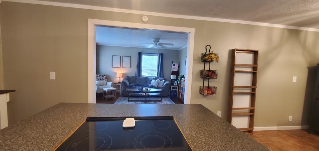 https://zimg.paragon.ice.com/ParagonImages/Property/PH/AABRKY/61428/6/0/0/2a9d6cff3ef62ec2e1574e0019fdbee4/0/c3b1c2c76467871d444ef942dfa8a866/61428-78e3282b-ea6c-406f-ae80-9ac27c694331.JPG