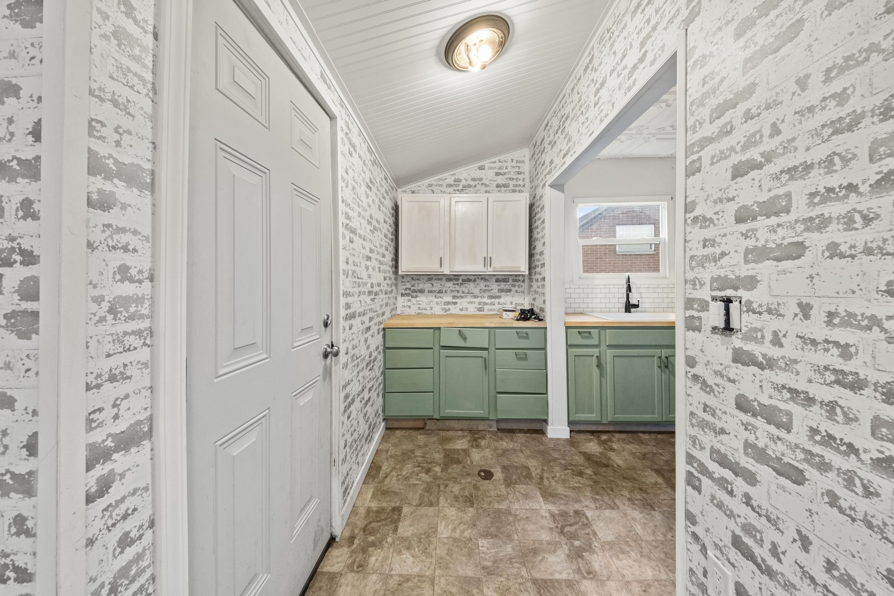 https://zimg.paragon.ice.com/ParagonImages/Property/PH/AABRKY/61429/13/0/0/9377418d3a91e762d5a1a7fd92721c56/0/beca500dc61d58091516fedfea45db69/61429-b245572b-927f-4c44-91a1-46b7795b7b02.JPG