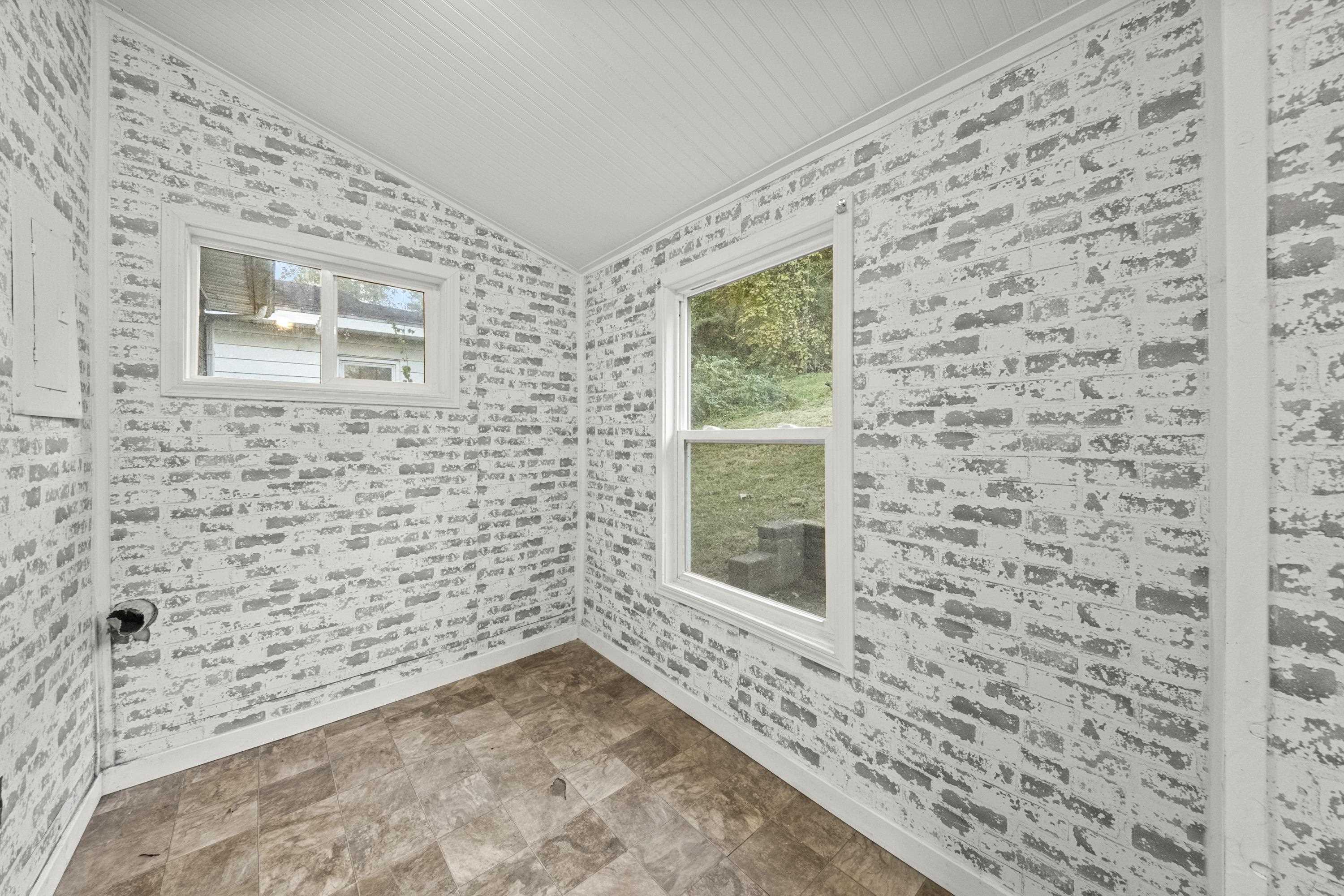 https://zimg.paragon.ice.com/ParagonImages/Property/PH/AABRKY/61429/14/0/0/560cc8befd8507568e8d3aa320a0354f/0/beca500dc61d58091516fedfea45db69/61429-c3fe5774-d23d-4eb6-a506-00751533a5c5.JPG