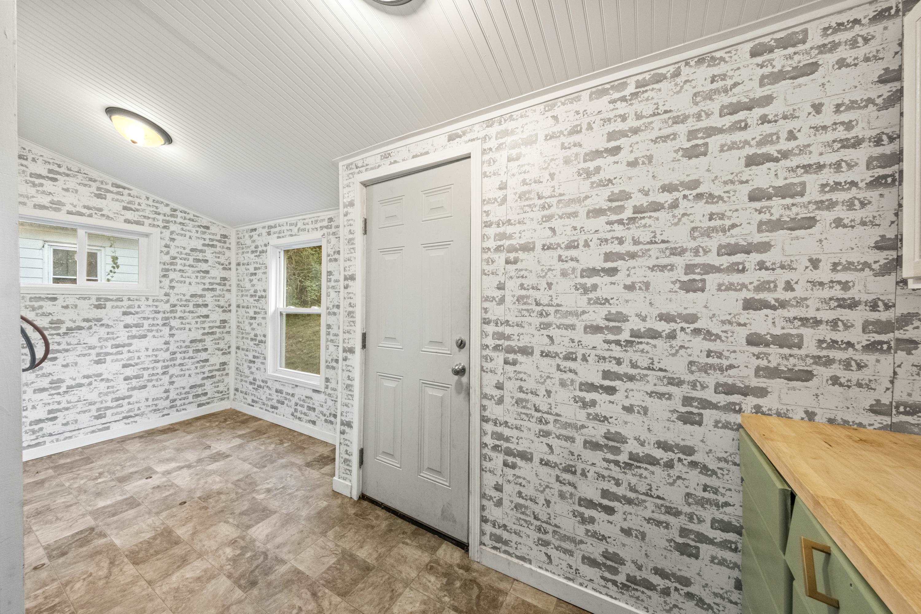 https://zimg.paragon.ice.com/ParagonImages/Property/PH/AABRKY/61429/15/0/0/b9bb0fd50b4714263d124fff0d436dae/0/beca500dc61d58091516fedfea45db69/61429-65c89805-5404-440d-87ca-61faf19e6ae4.JPG