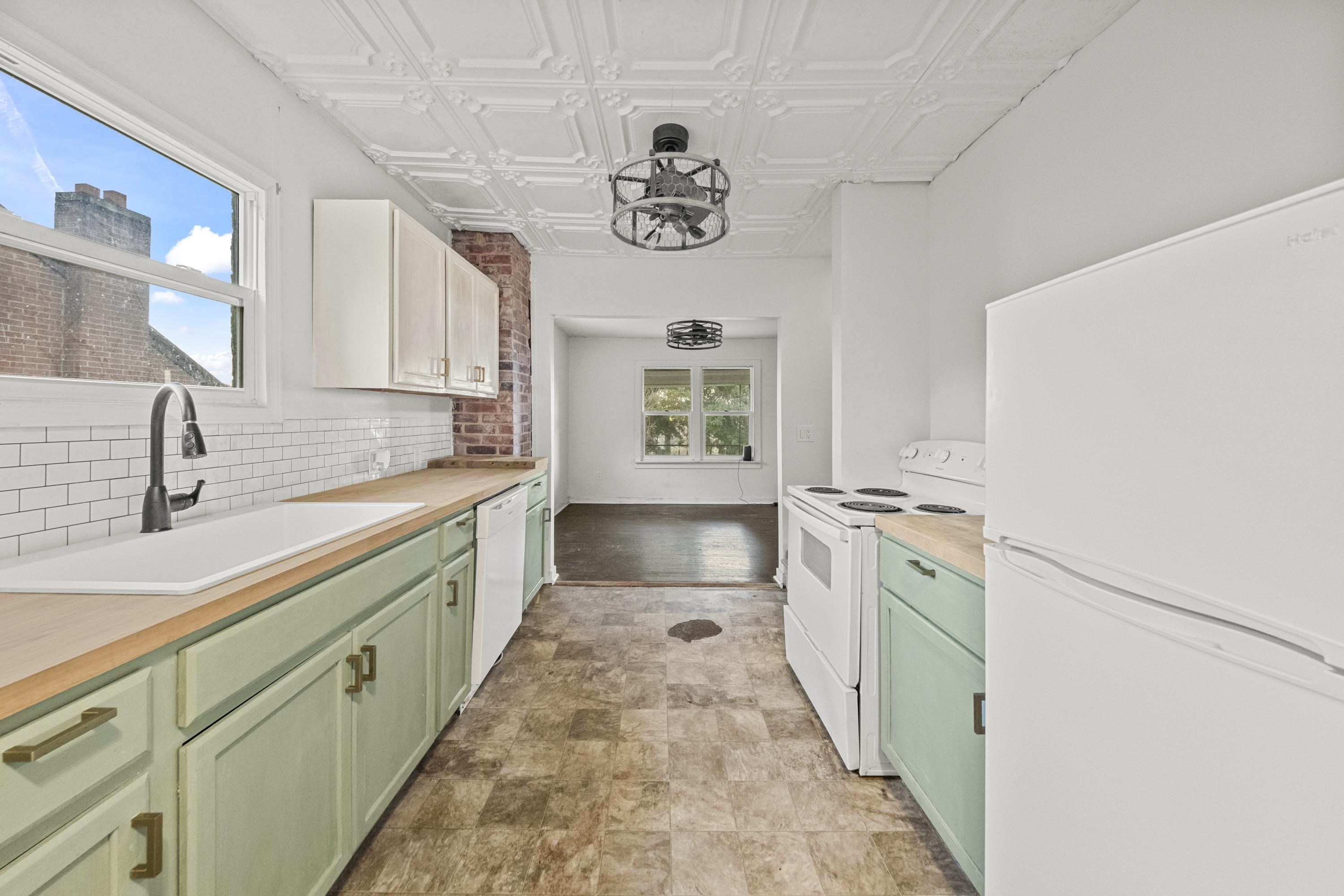 https://zimg.paragon.ice.com/ParagonImages/Property/PH/AABRKY/61429/7/0/0/b836def39de60b1728de827a7a276d31/0/beca500dc61d58091516fedfea45db69/61429-336e2f82-1909-49cf-ba9f-2b5ed135aa5b.JPG